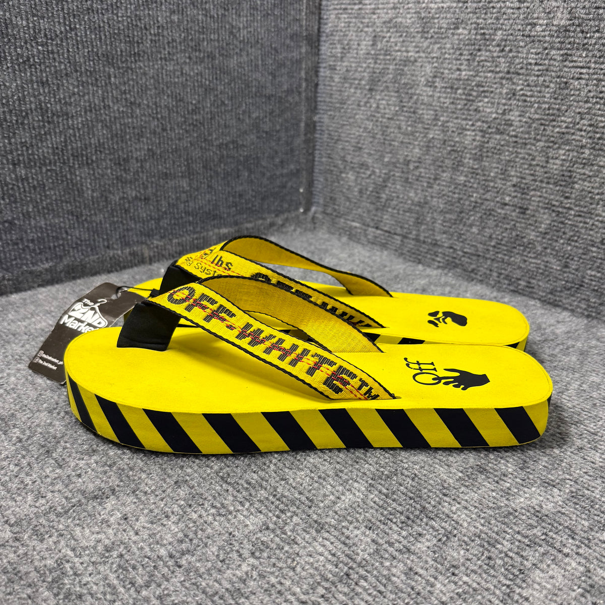 OFF-WHITE FLIP FLOPS