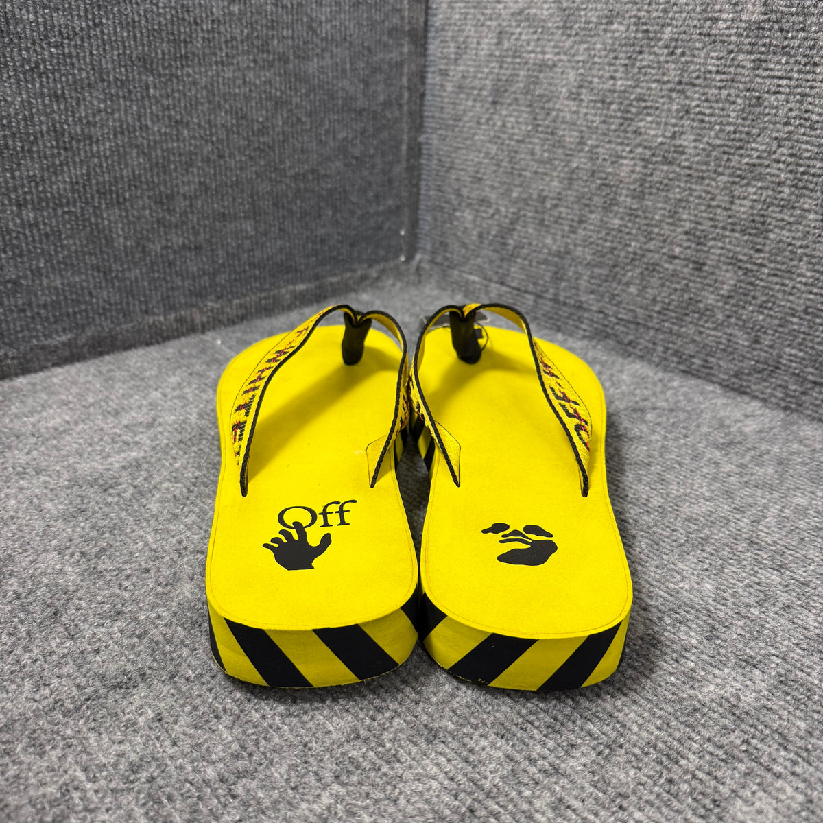 OFF-WHITE FLIP FLOPS