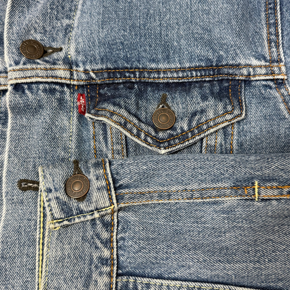 LEVI'S DENIM JACKET