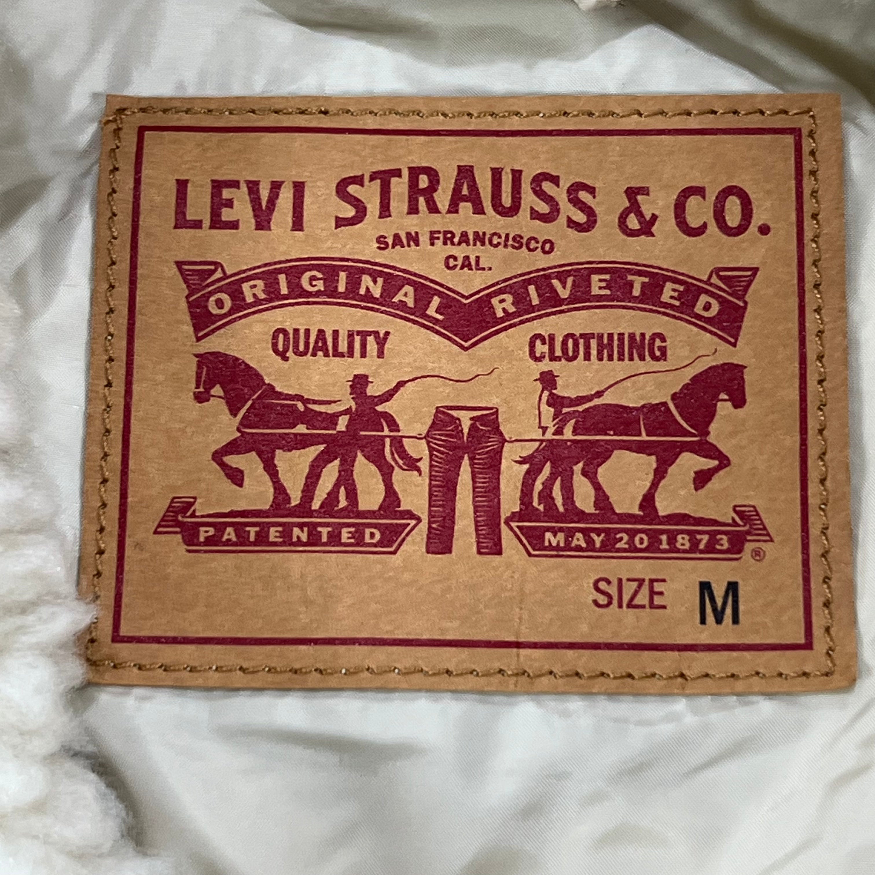 LEVI'S WOMEN'S SHERPA TRUCKER JACKET
