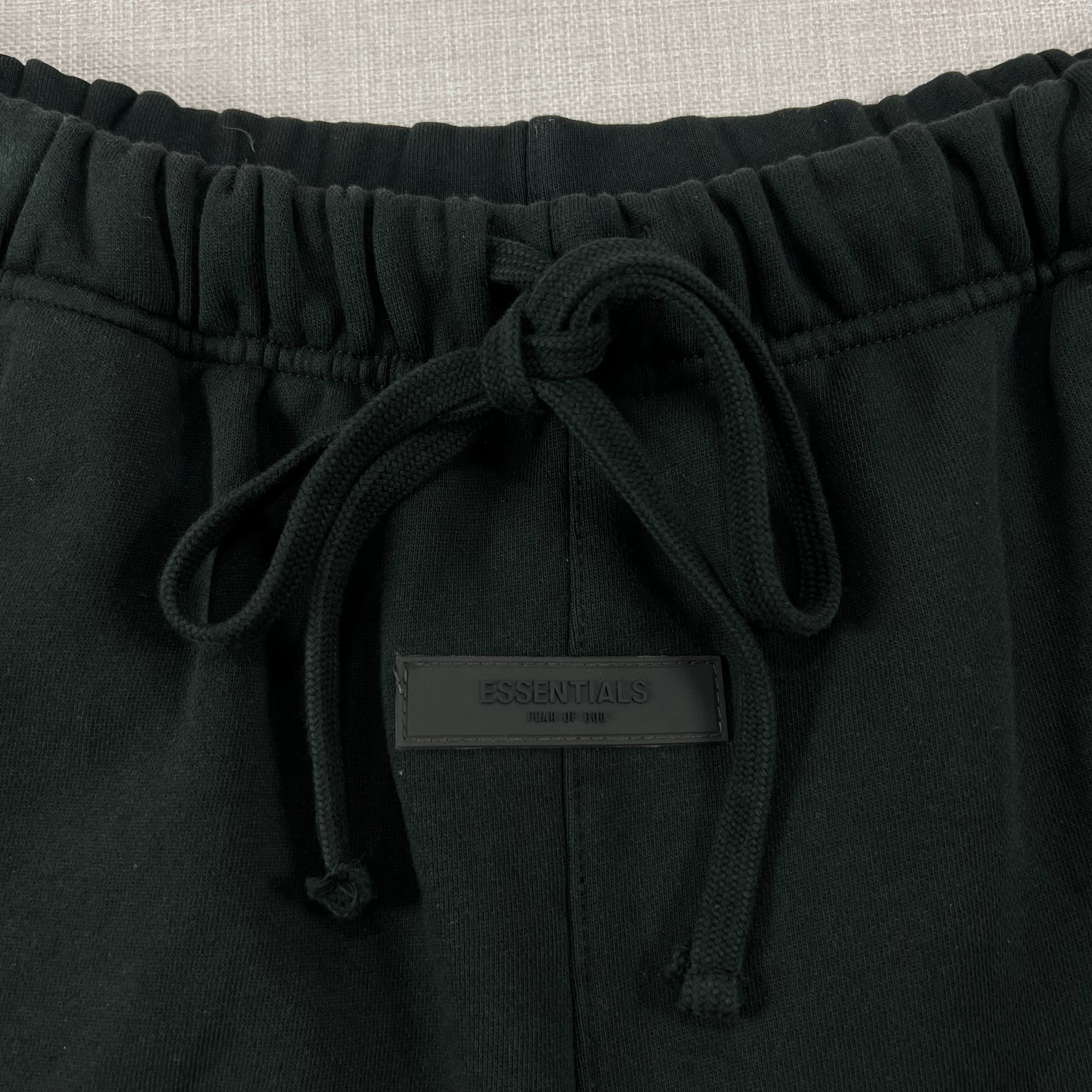FEAR OF GOD ESSENTIALS "CLASSIC SWEATSHORTS" BLACK