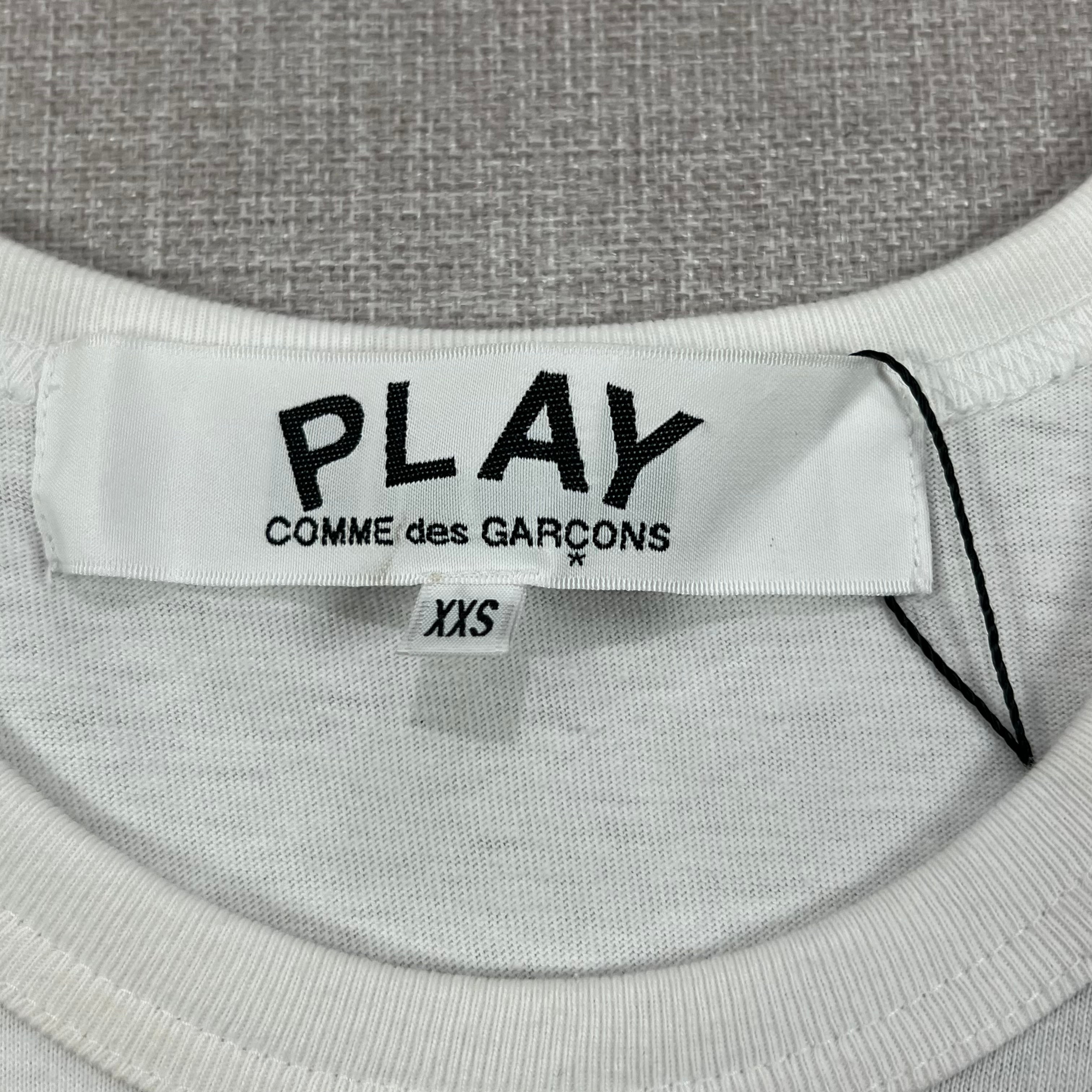 COMME DES GARCONS PLAY "PEEPING" HEART LOGO