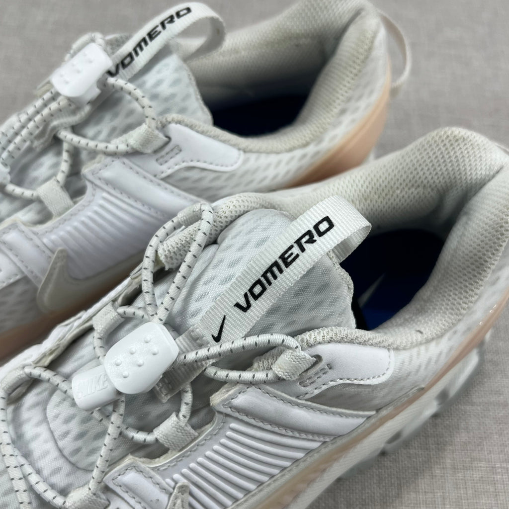 NIKE ZOOM VOMERO ROAM WHITE SUMMIT PHANTOM
