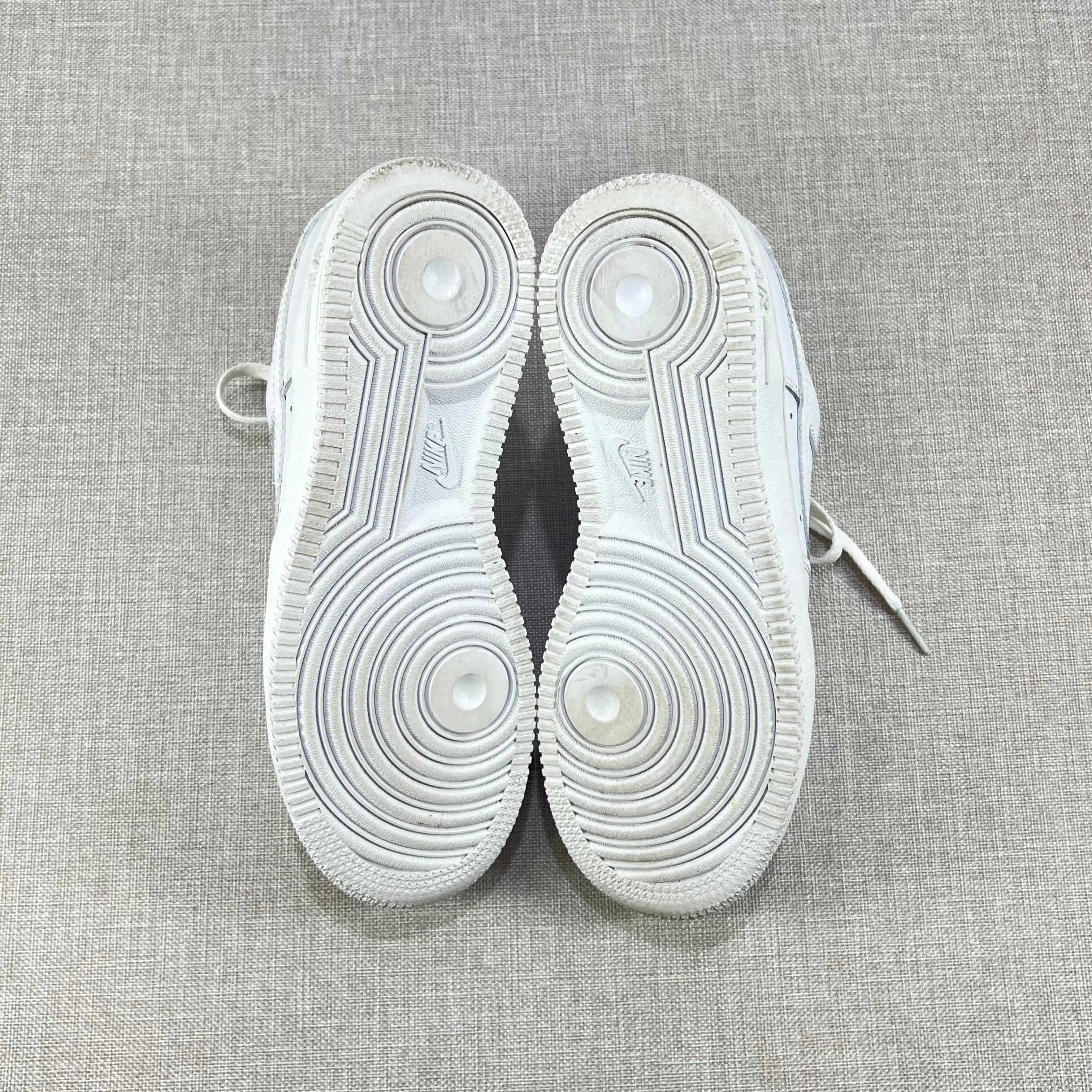 NIKE AIR FORCE 1 LOW TRIPLE WHITE