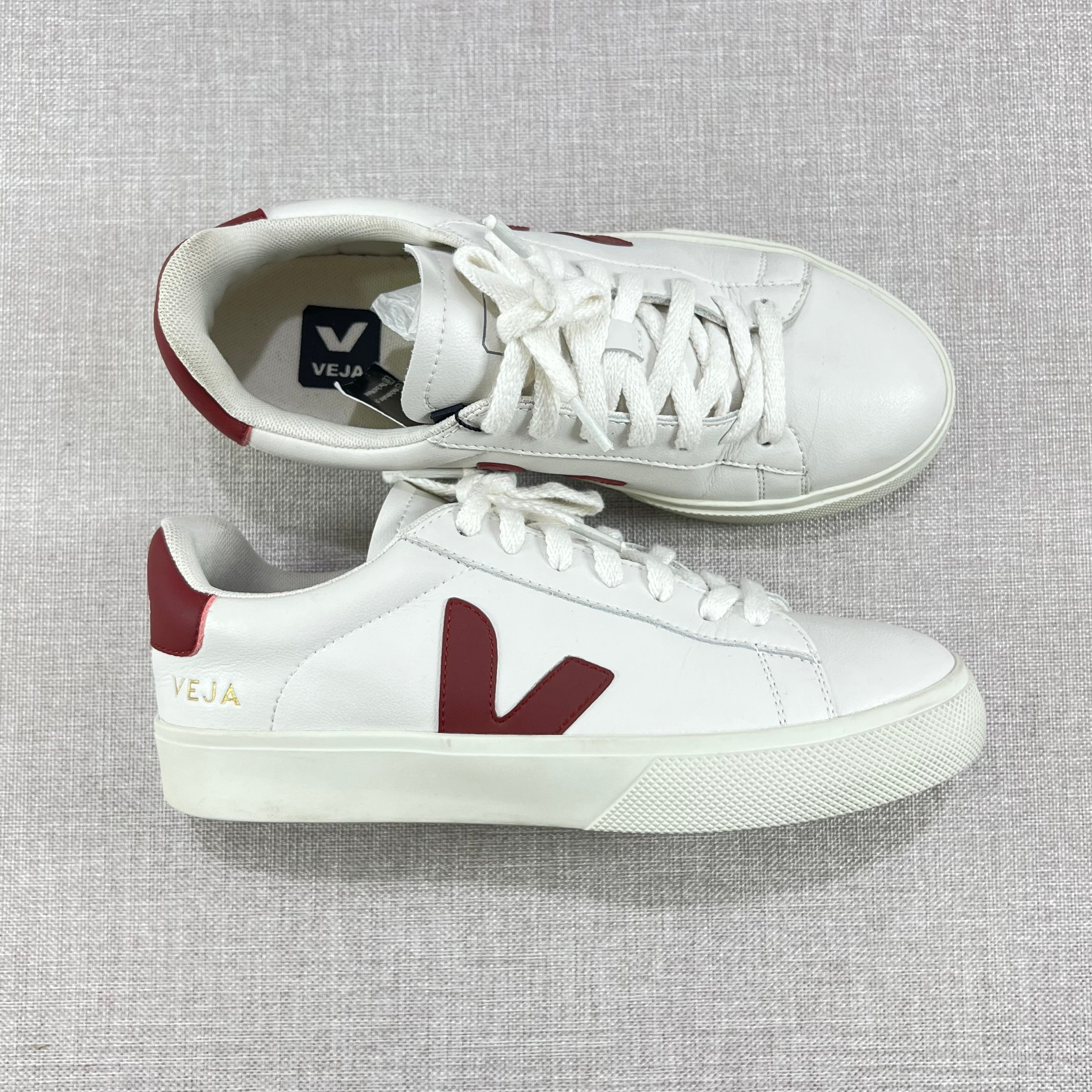 VEJA CAMPO BURGUNDY LOGO