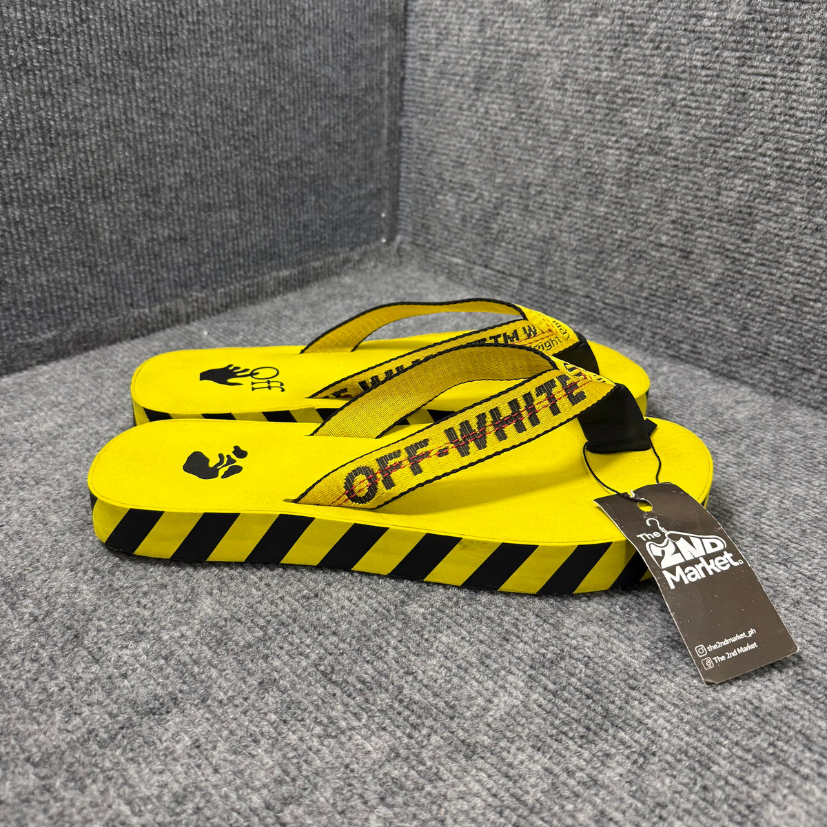 OFF-WHITE FLIP FLOPS