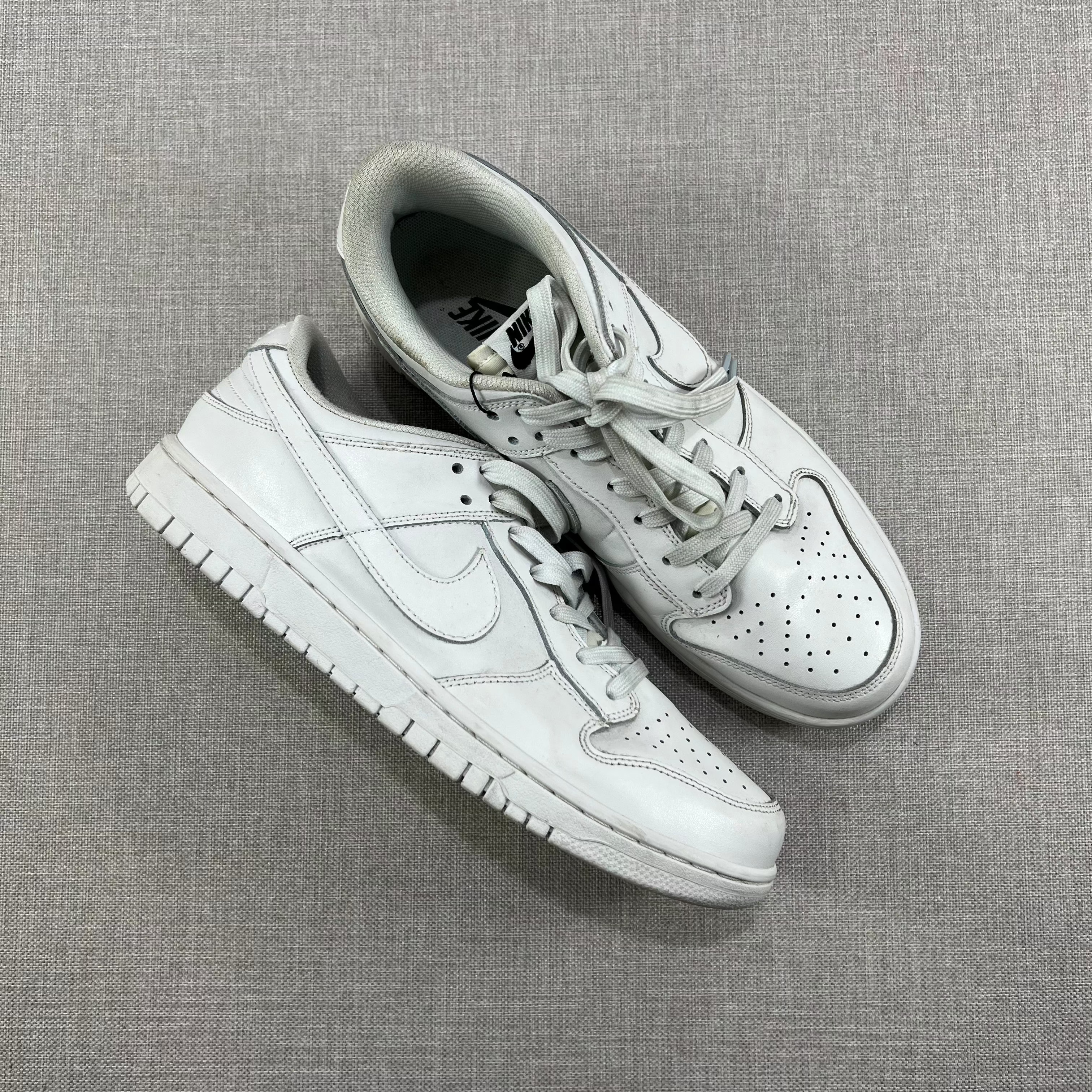 NIKE DUNK LOW "TRIPPLE WHITE"