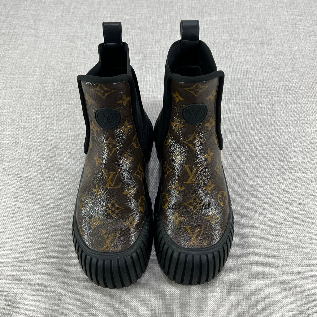 LOUIS VUITTON PATENT MONOGRAM RUBY FLAT ANKLE BOOTS