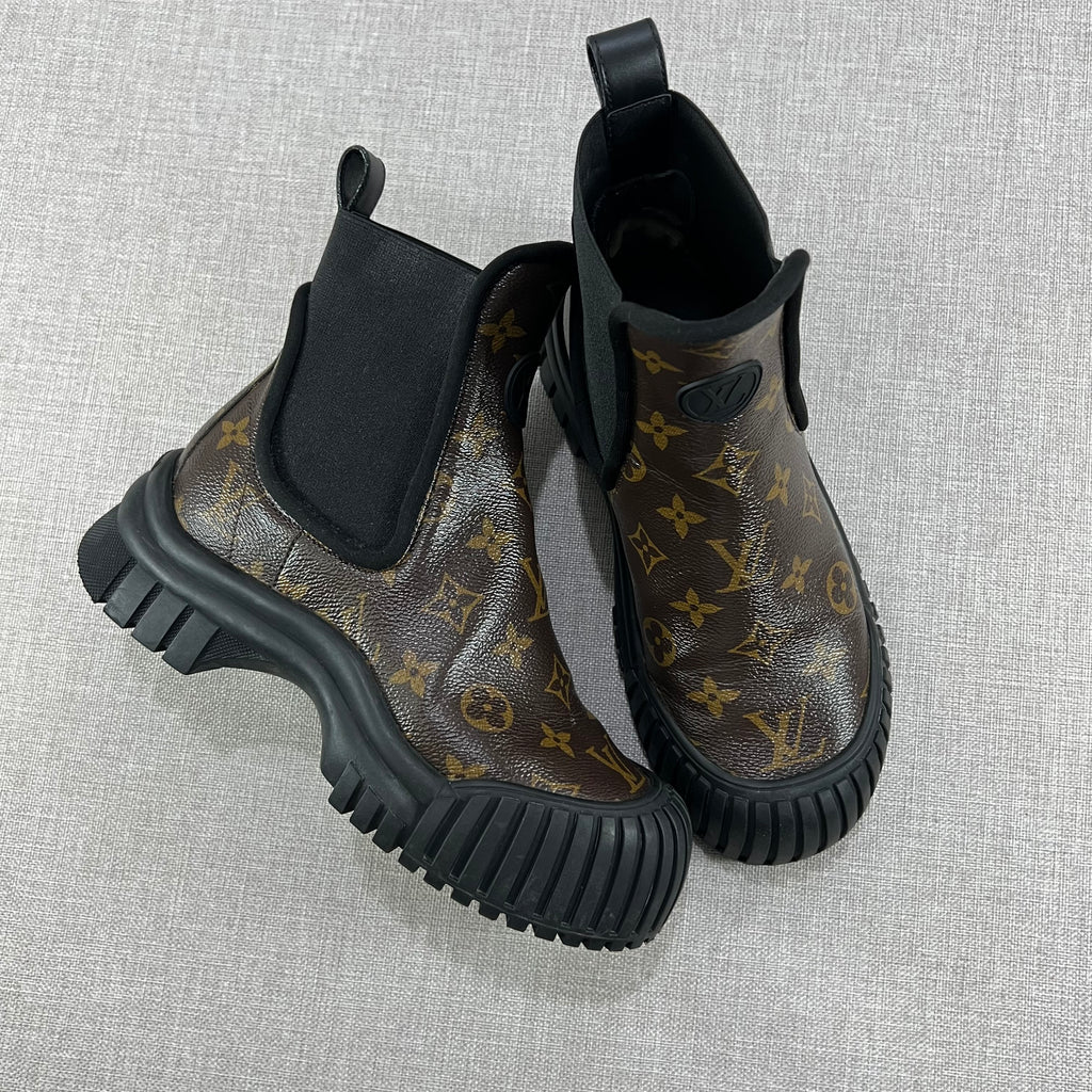 LOUIS VUITTON PATENT MONOGRAM RUBY FLAT ANKLE BOOTS