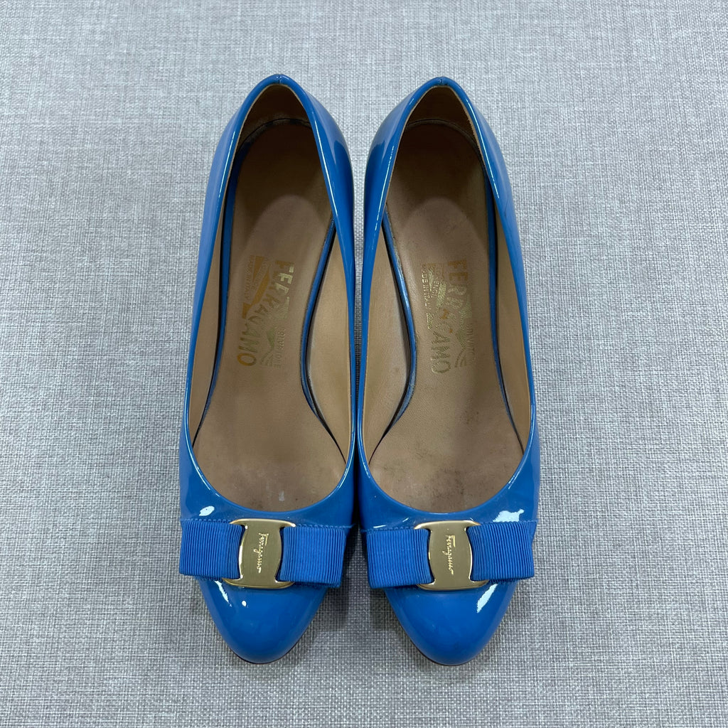 SALVATORE FERRAGAMO BLUE PATENT LEATHER PUMPS