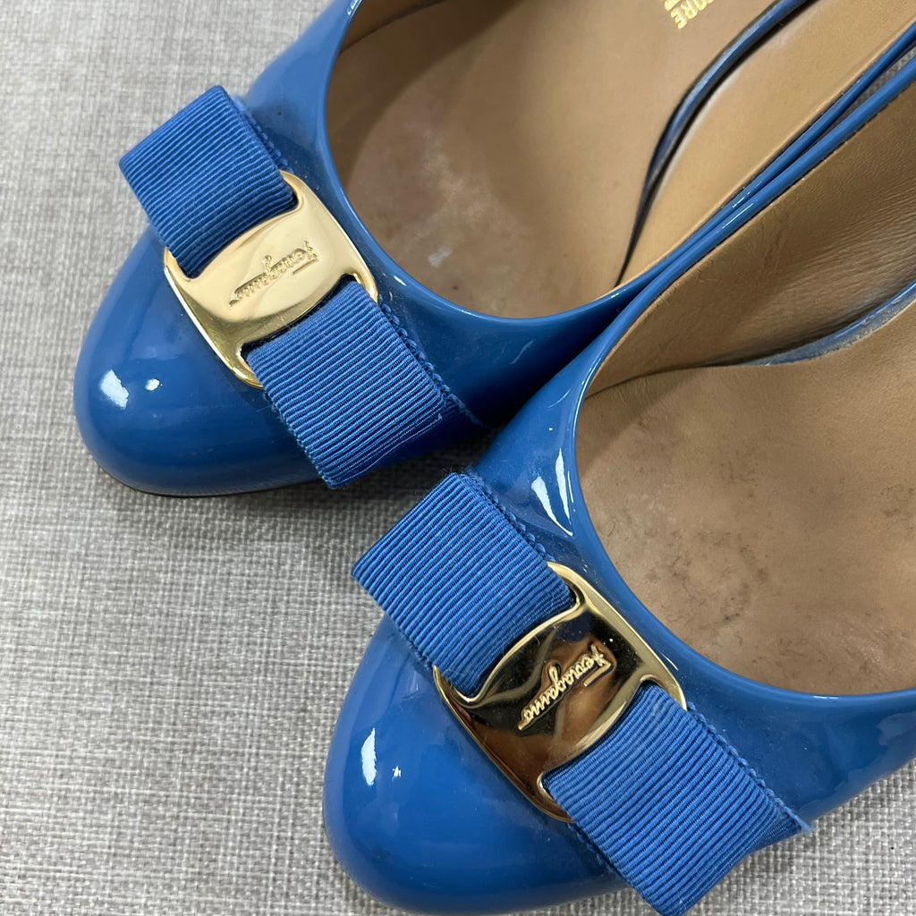 SALVATORE FERRAGAMO BLUE PATENT LEATHER PUMPS