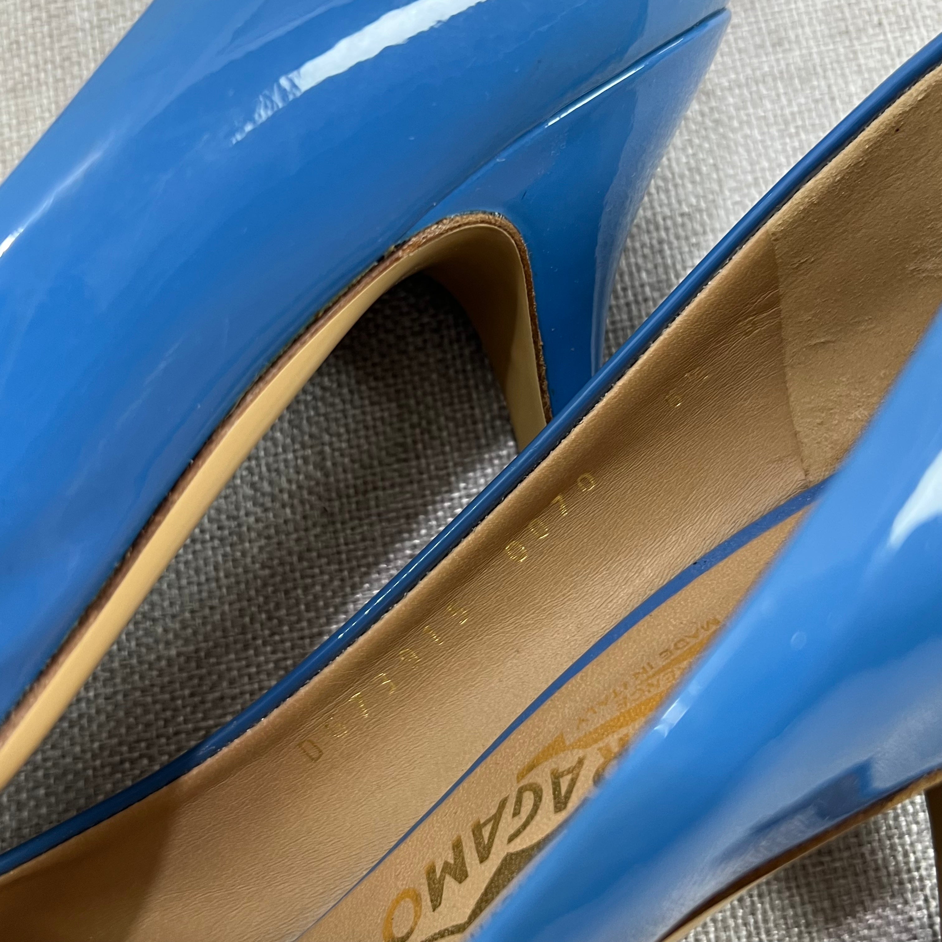 SALVATORE FERRAGAMO BLUE PATENT LEATHER PUMPS