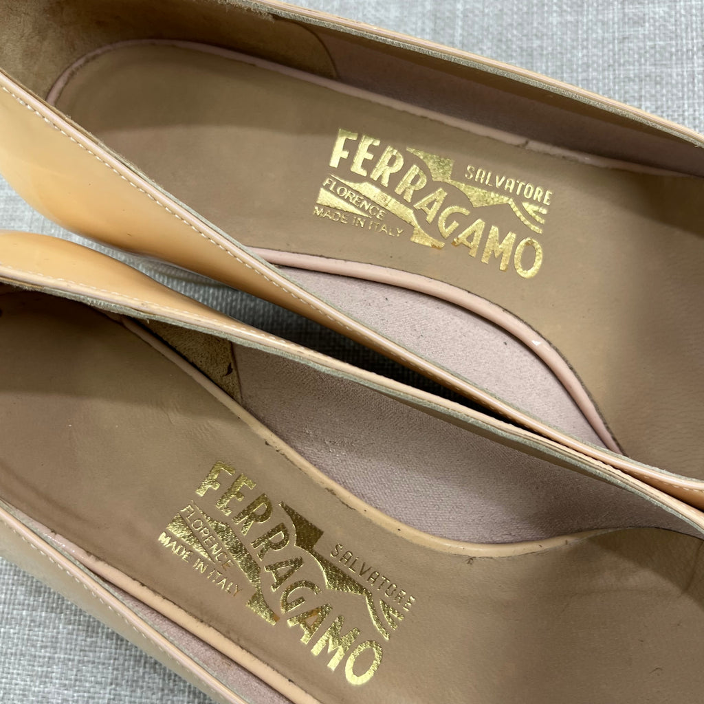 SALVATORE FERRAGAMO VARA PUMPS BEIGE