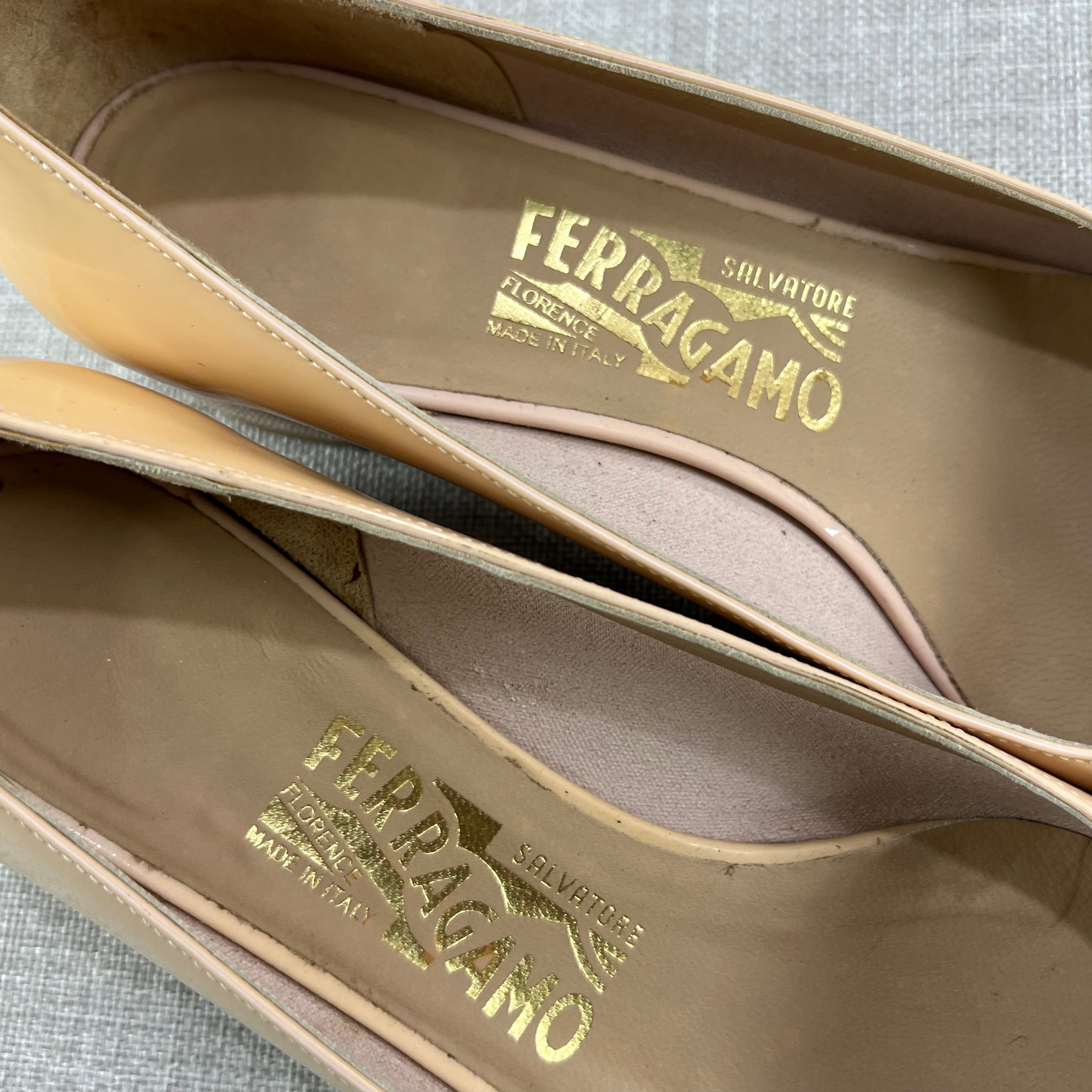SALVATORE FERRAGAMO VARA PUMPS BEIGE