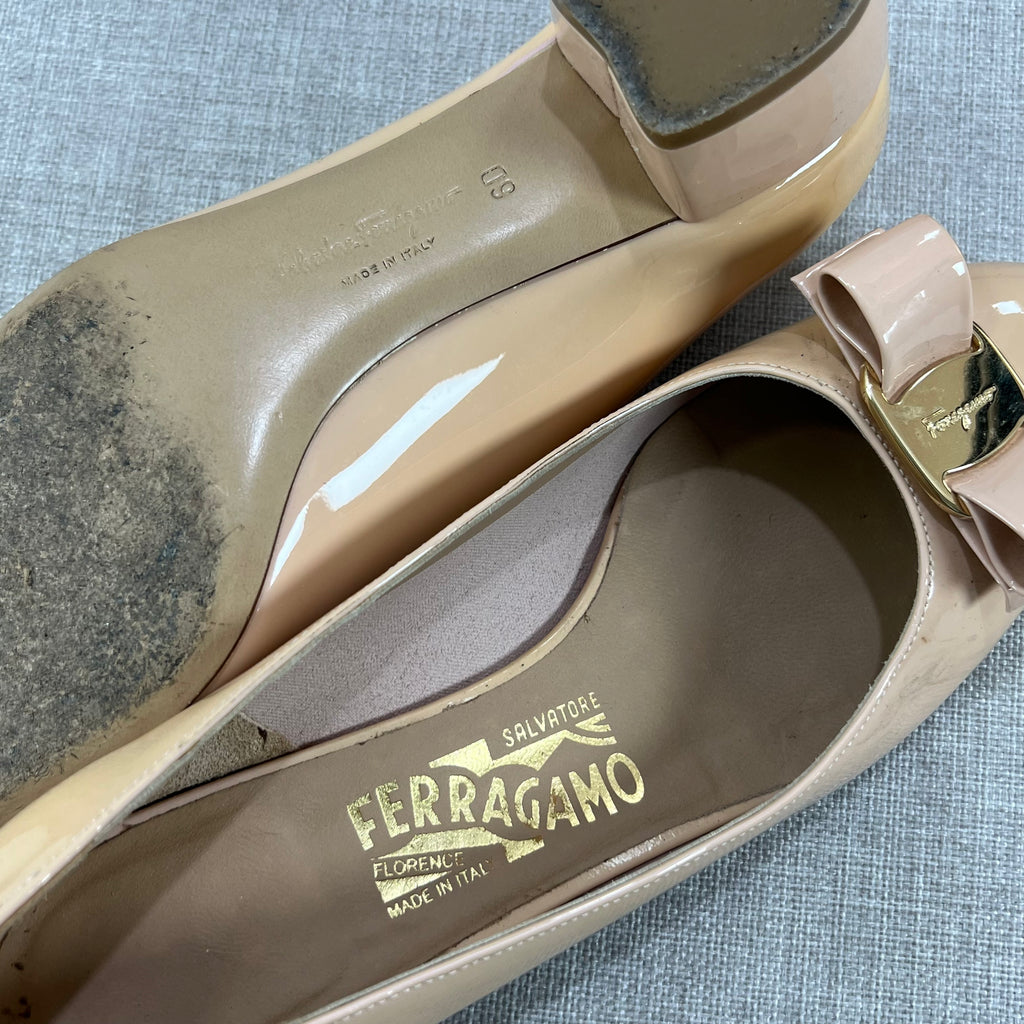 SALVATORE FERRAGAMO VARA PUMPS BEIGE