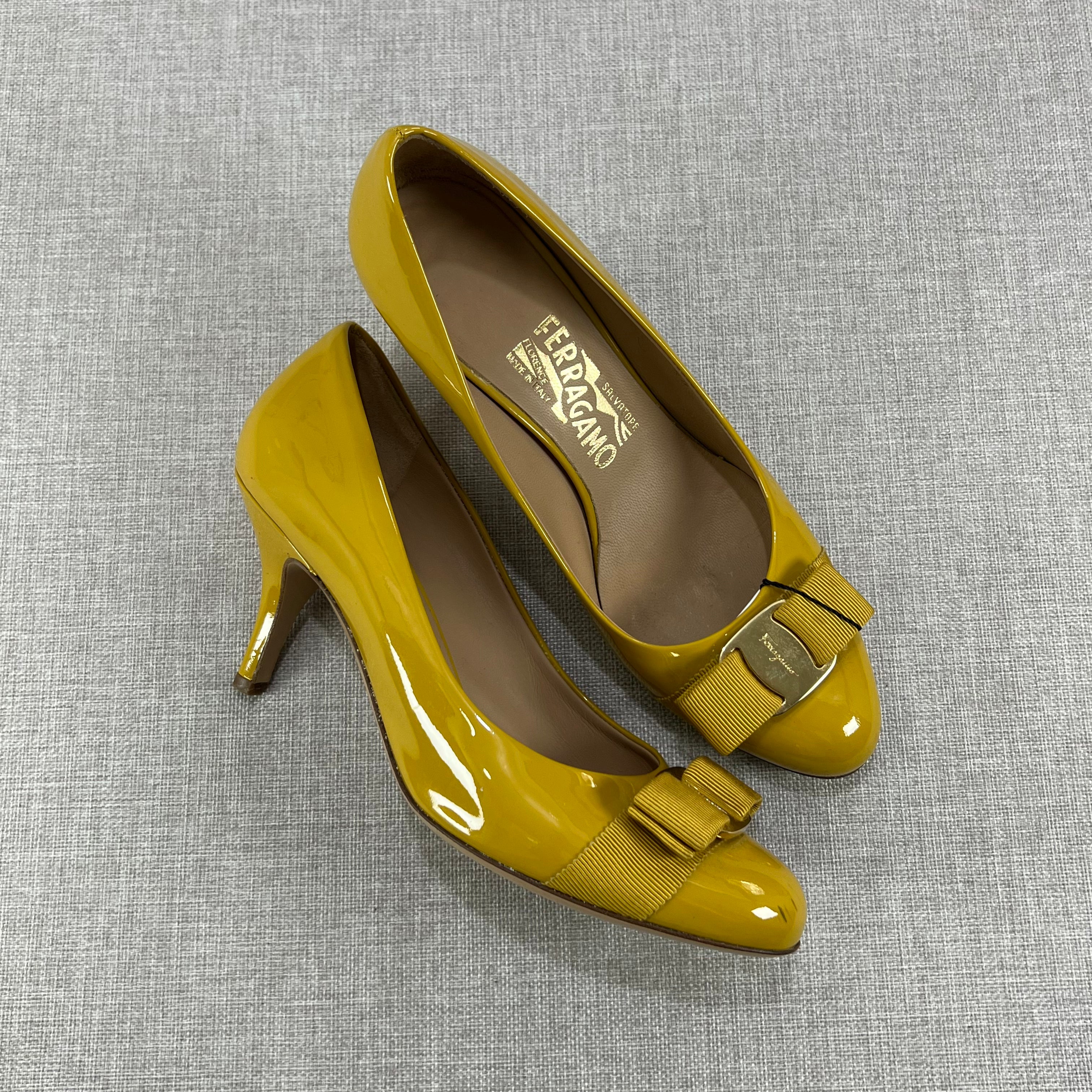 SALVATORE FERRAGAMO YELLOW PATENT VARA BOW