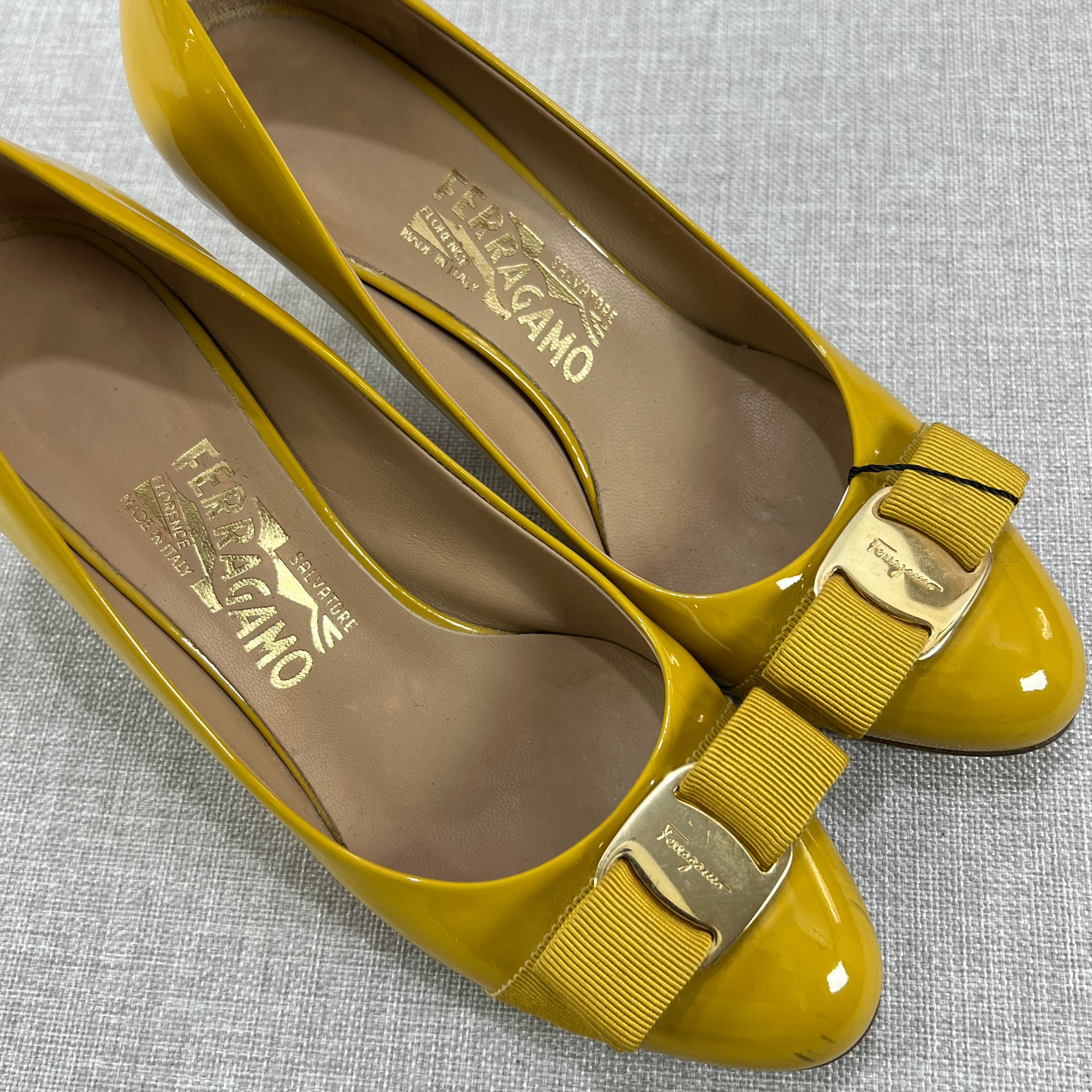 SALVATORE FERRAGAMO YELLOW PATENT VARA BOW