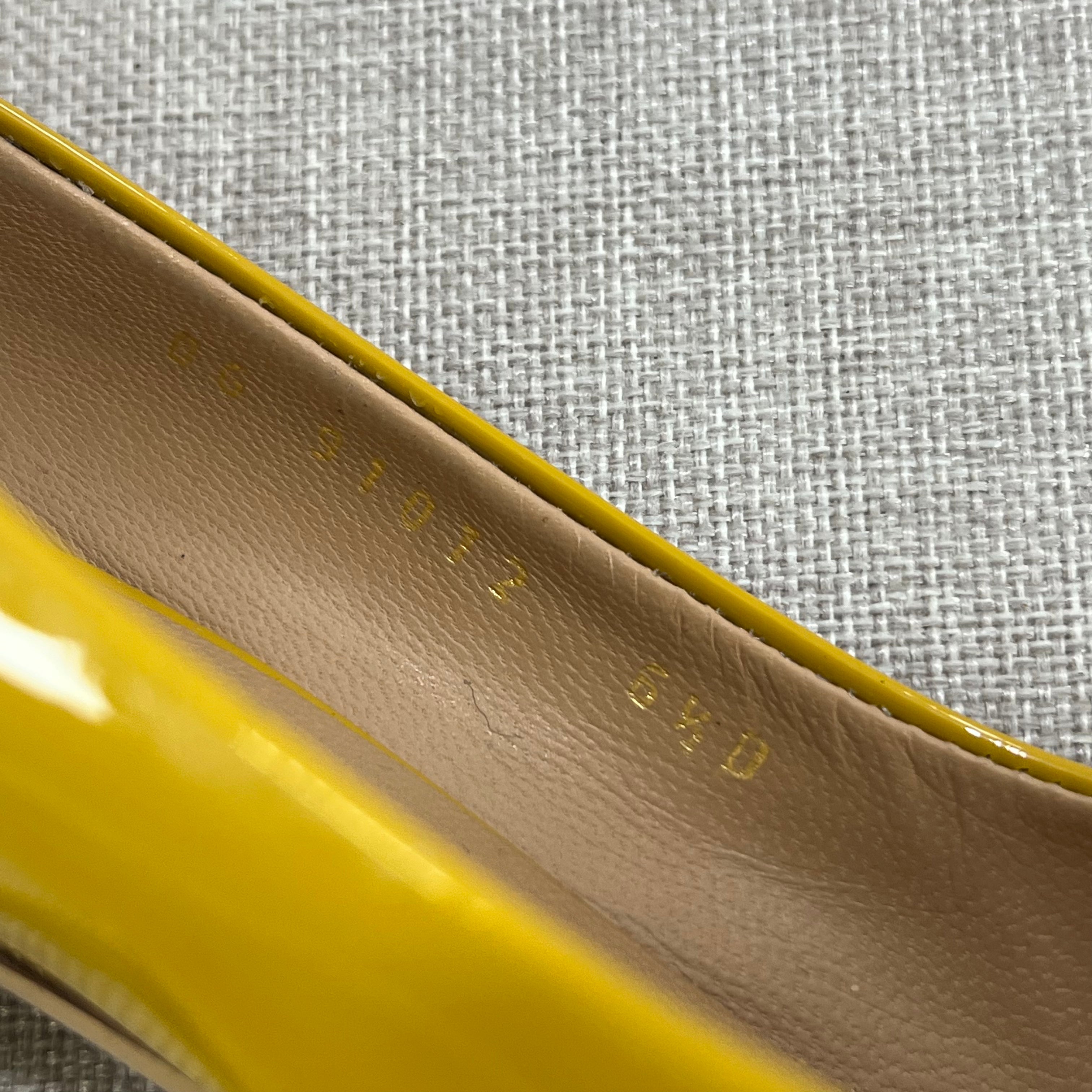 SALVATORE FERRAGAMO YELLOW PATENT VARA BOW