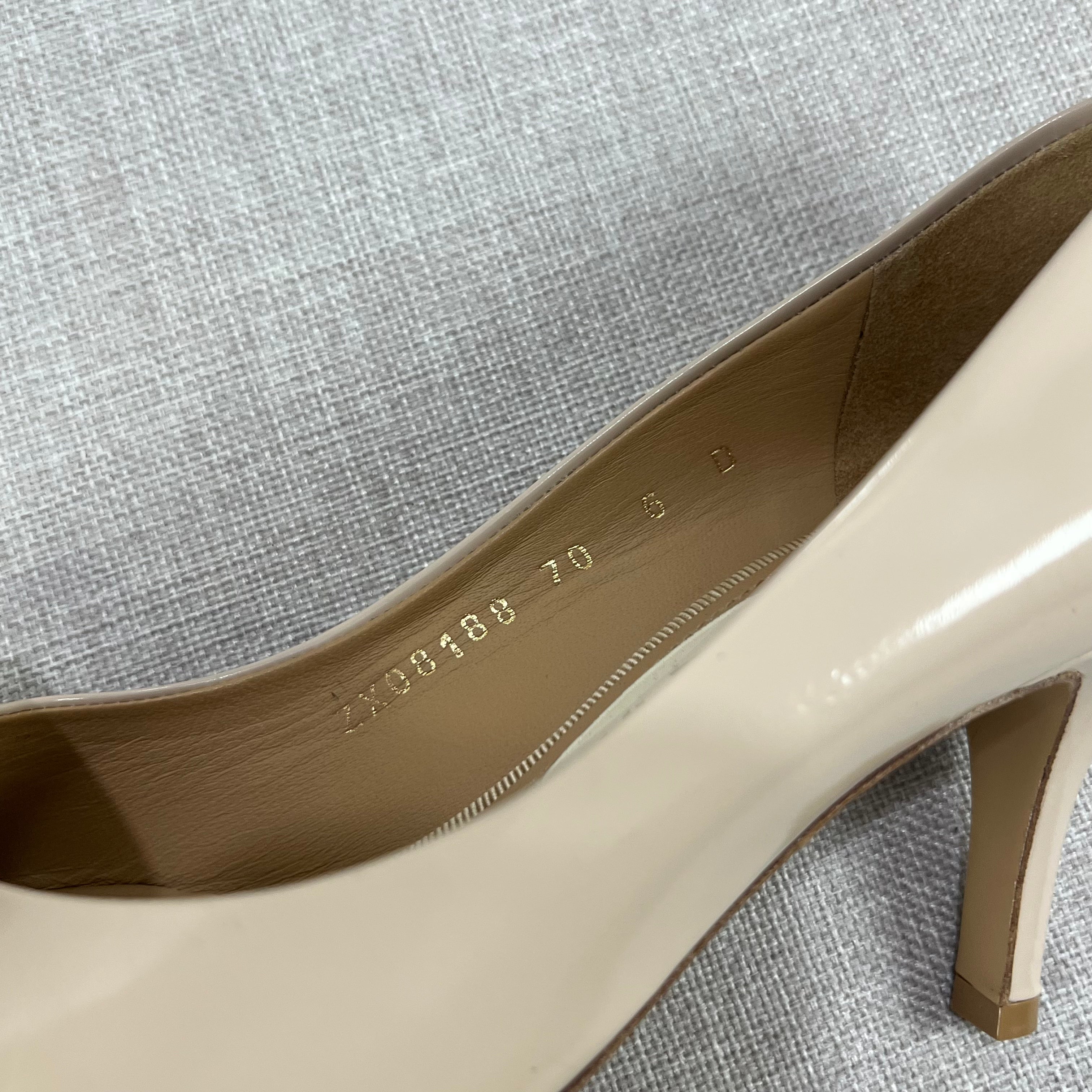 SALVATORE FERRAGAMO BEIGE PATENT