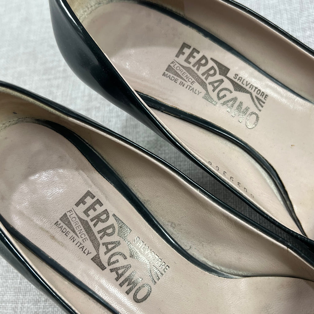 SALVATORE FERRAGAMO BLACK PATENT LEATHER VARA BOW PUMPS