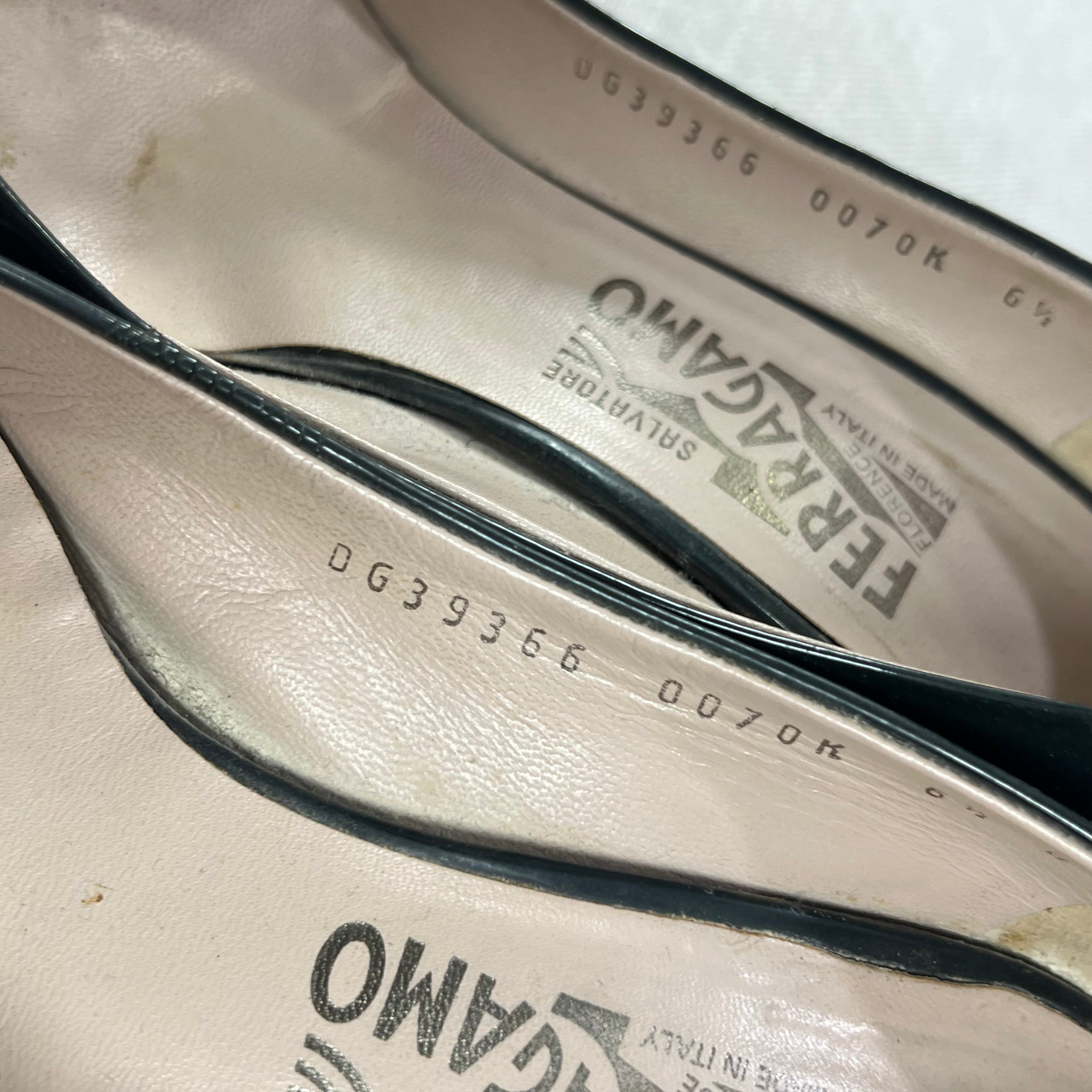 SALVATORE FERRAGAMO BLACK PATENT LEATHER VARA BOW PUMPS