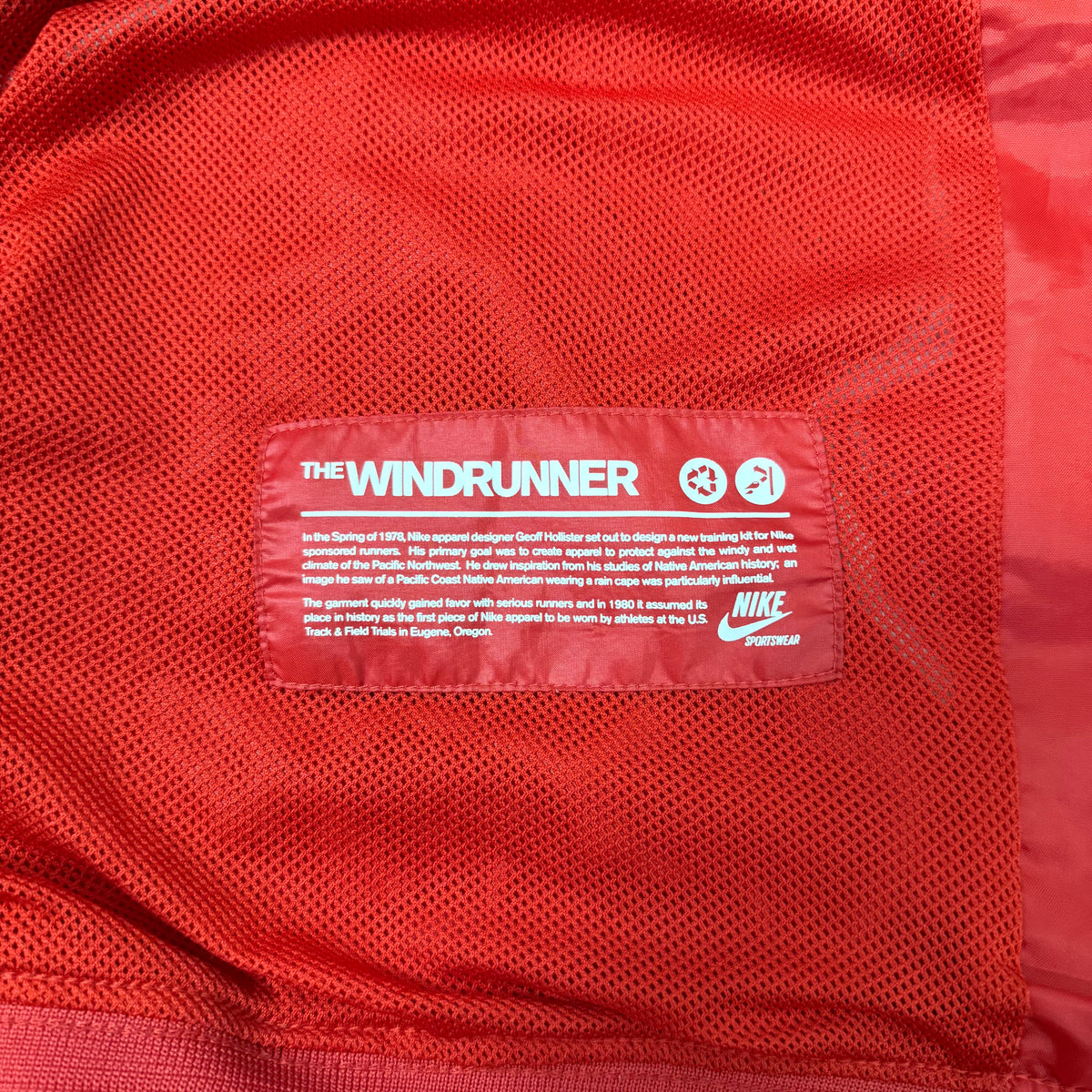 NIKE SPORTSWEAR WINDBREAKER