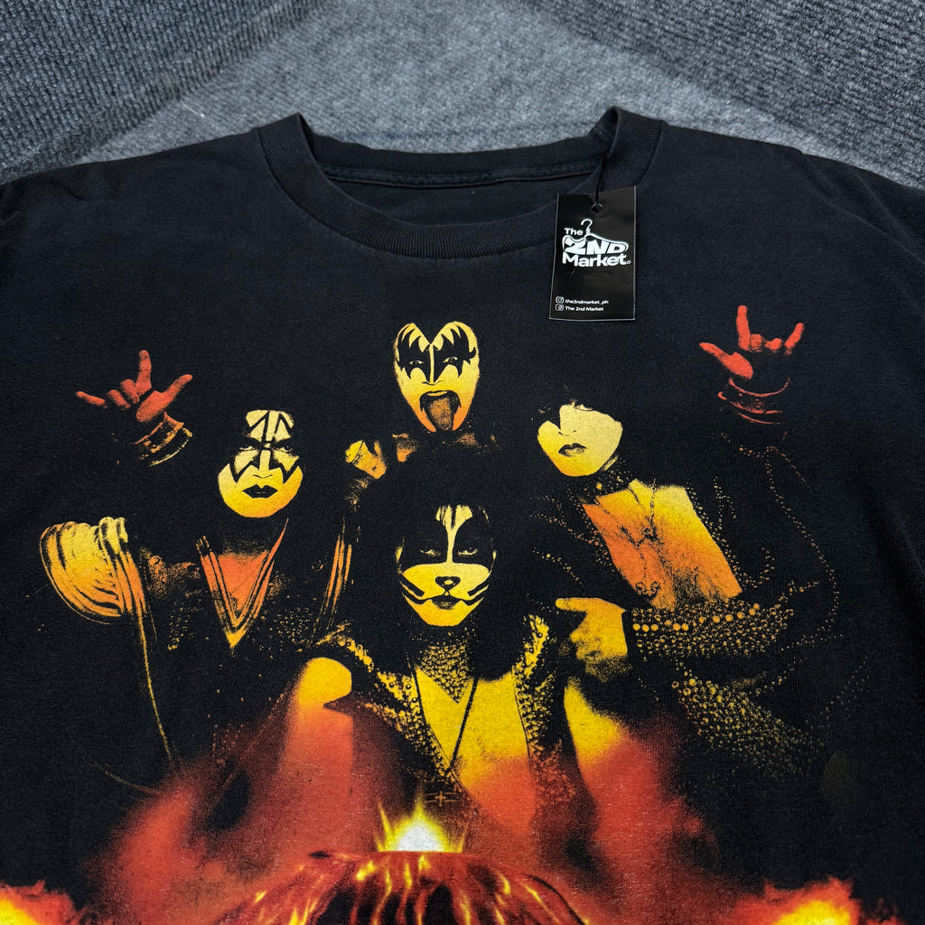 THE SHOW ON EARTH KISS TEE