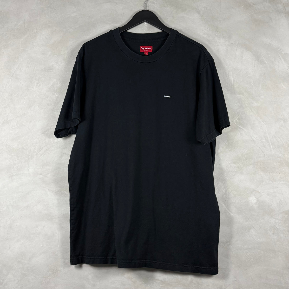 SUPREME TEE