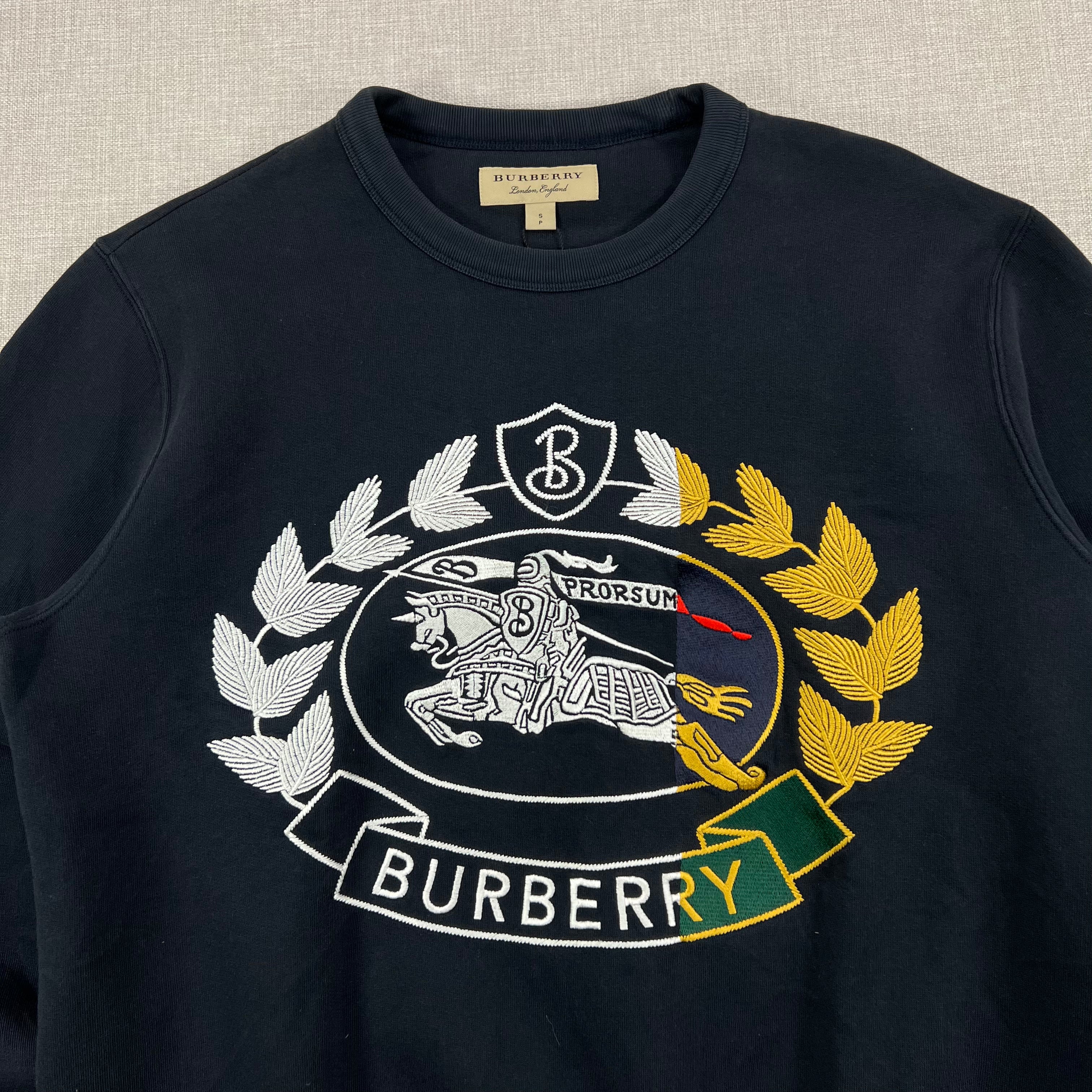 BURBERRY SPLIT-COLOR EMBROIDERED CREST CREWNECK SWEATSHIRT
