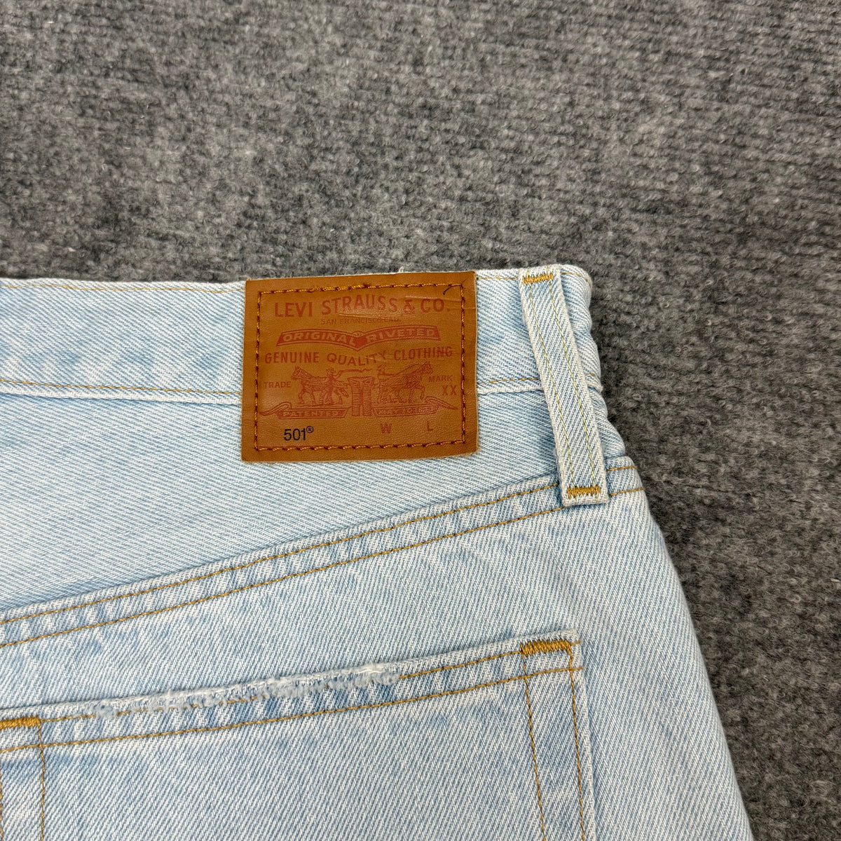 LEVI'S DENIM SHORT