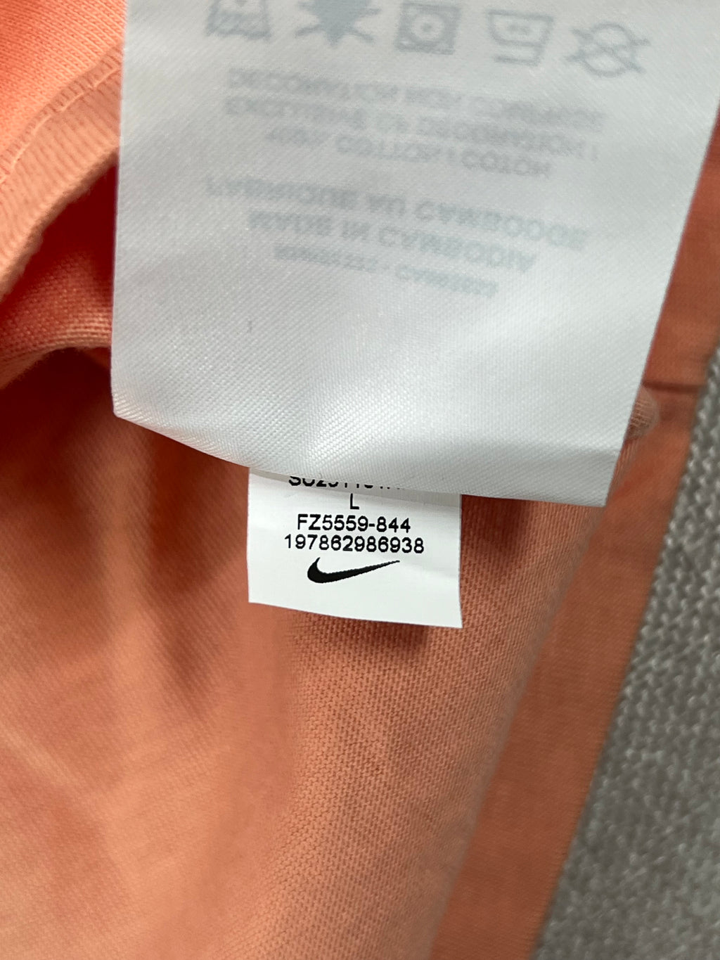 NIKE SPORTSWEAR ESSENTIAL ARCTIC ORANGE TEE