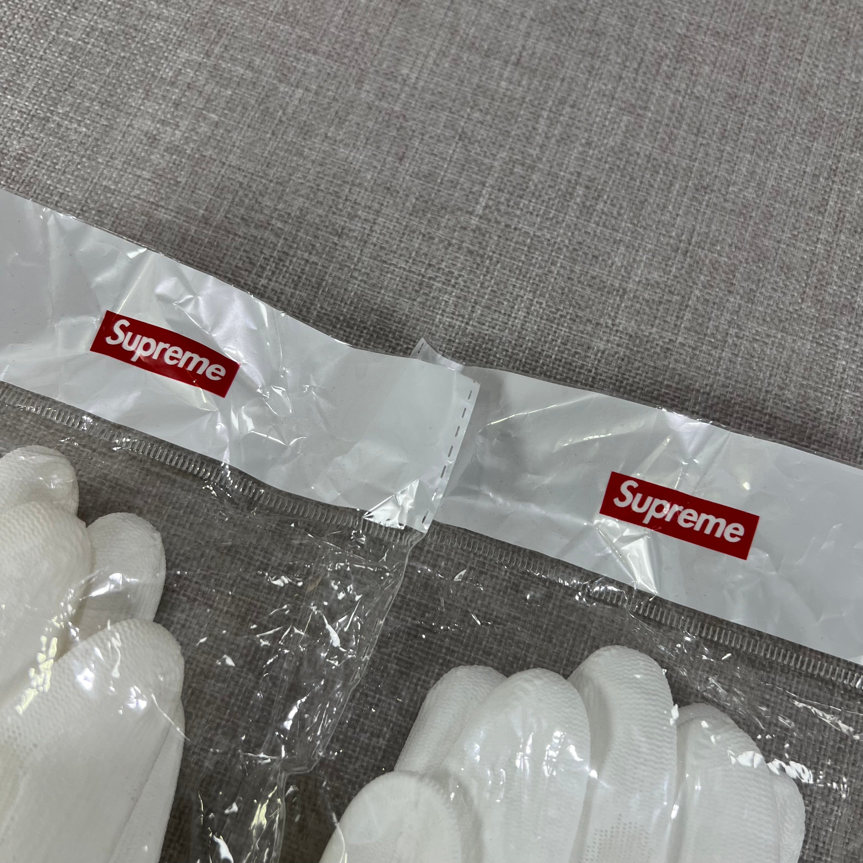 WHITE SUPREME BOX LOGO RUBBERIZED GLOVES