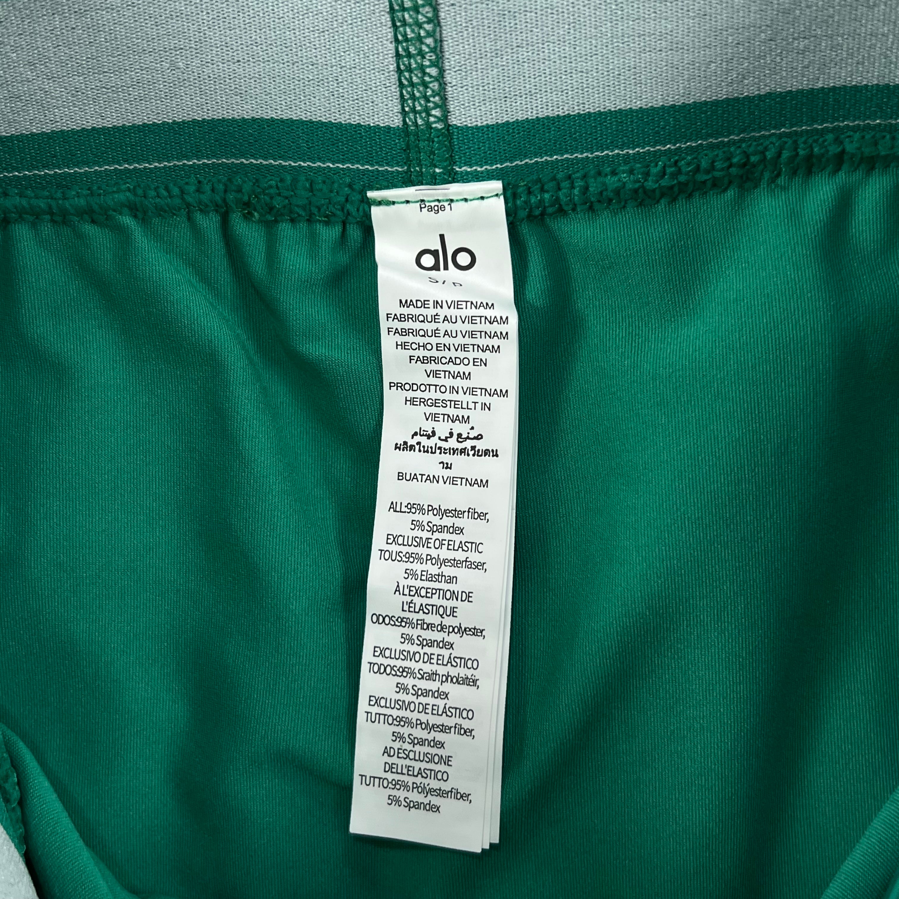 ALO YOGA MATCH POINT SHORTS VIBRANT GREEN