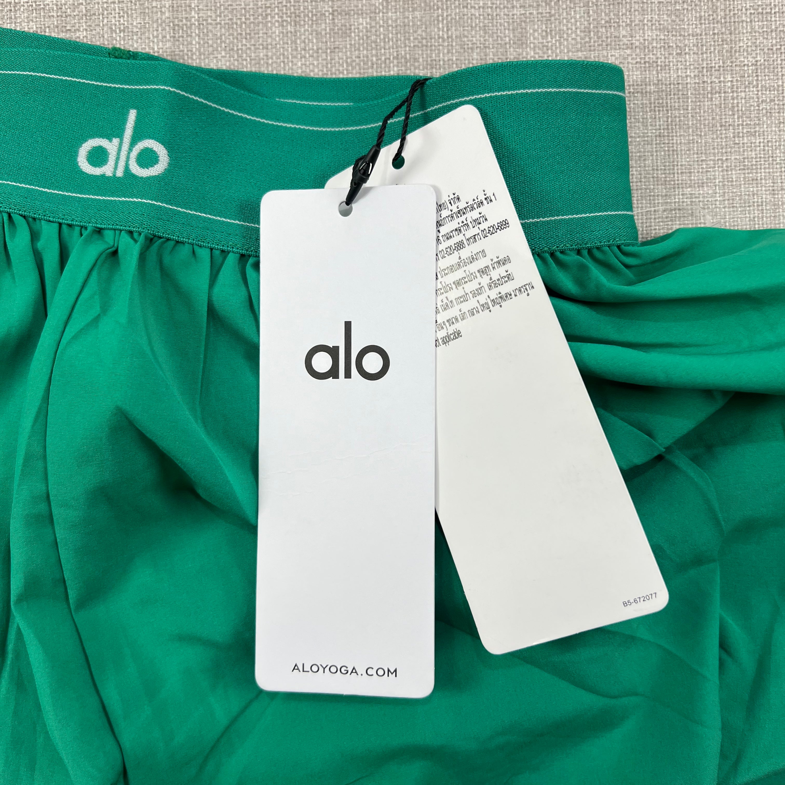 ALO YOGA MATCH POINT SHORTS VIBRANT GREEN