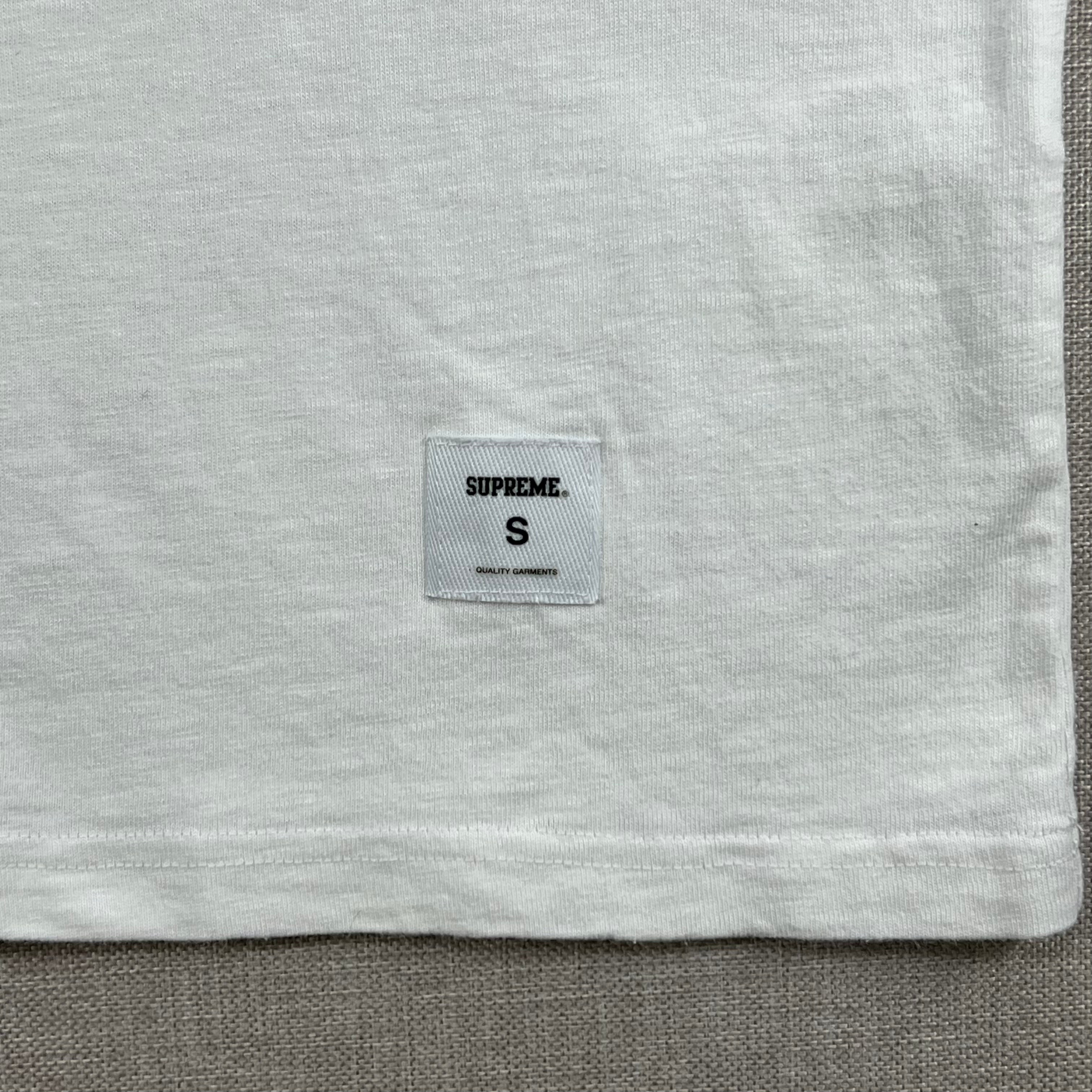 SUPREME OLD ENGLISH TEE