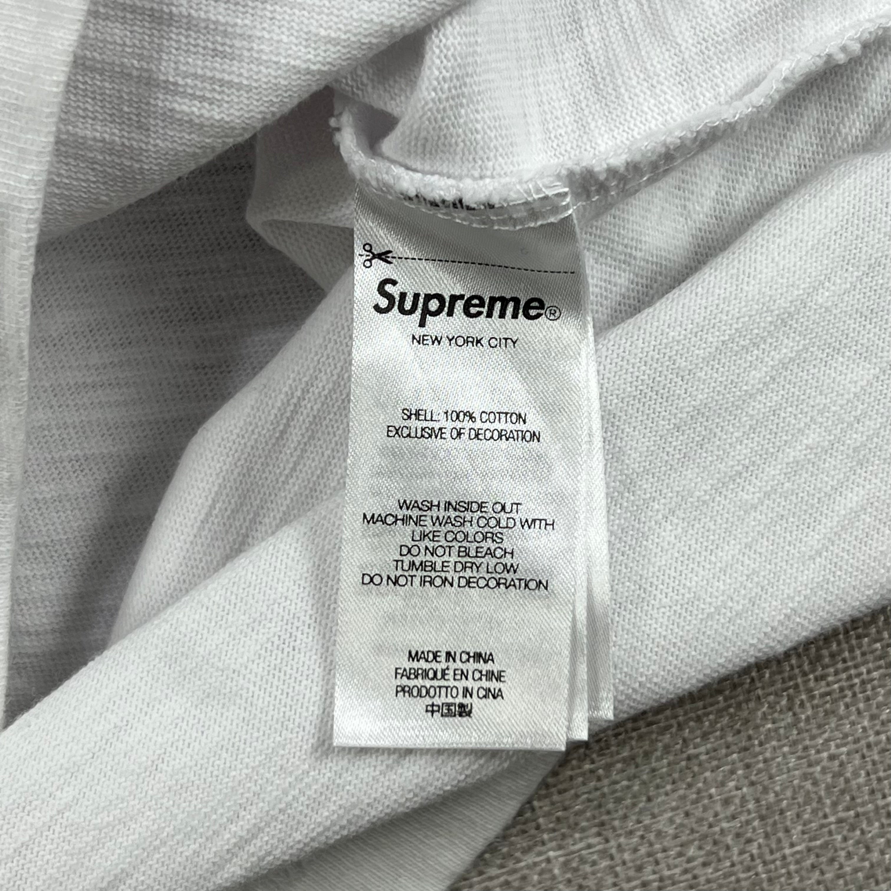 SUPREME OLD ENGLISH TEE