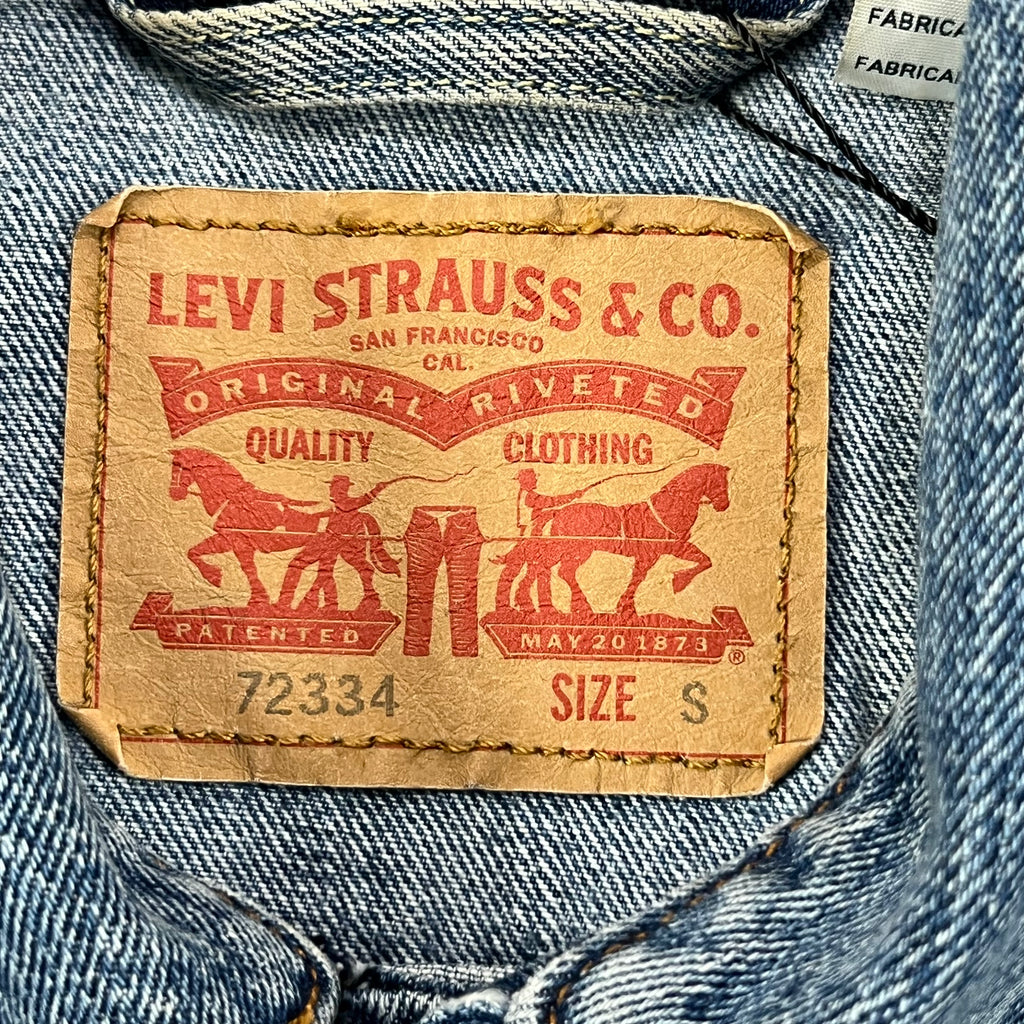 LEVI'S THE TRUCKER JACKET IN A CLASSIC MEDIUM-BLUE WASH