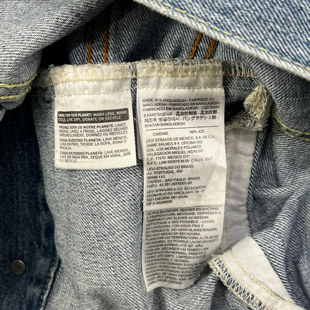 LEVI'S THE TRUCKER JACKET IN A CLASSIC MEDIUM-BLUE WASH