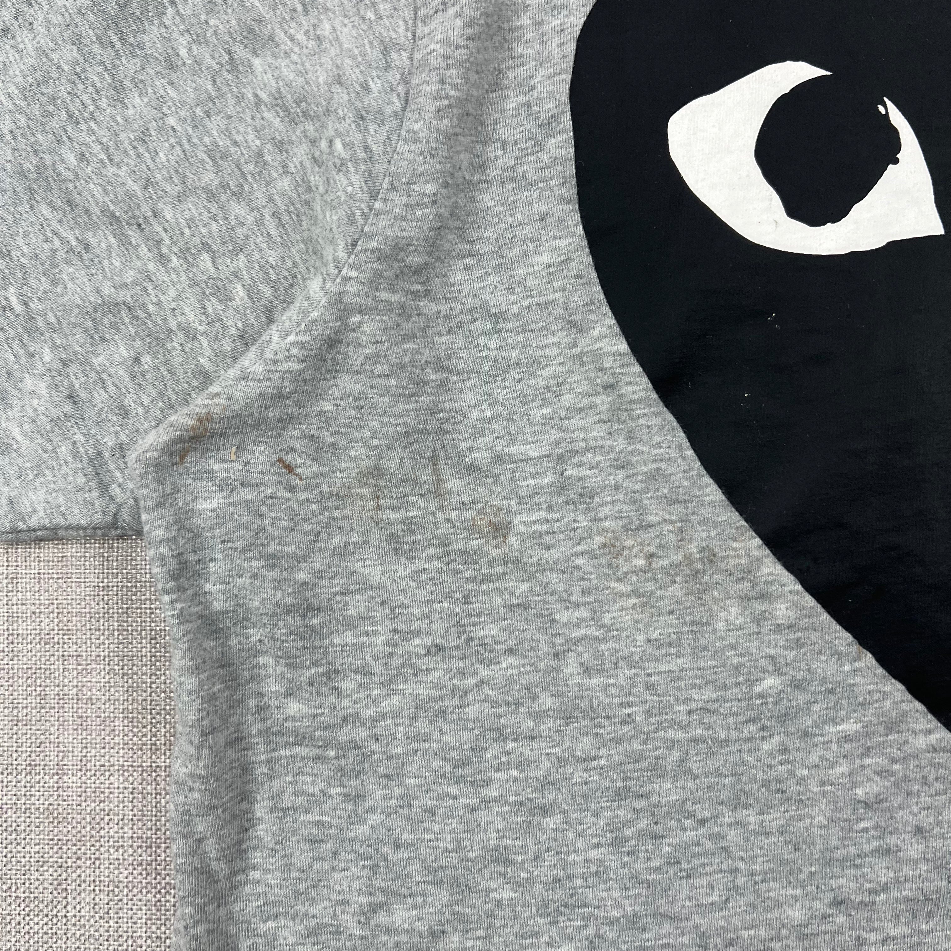 COMME DES GARCONS PLAY GREY LOGO PRINT TEE