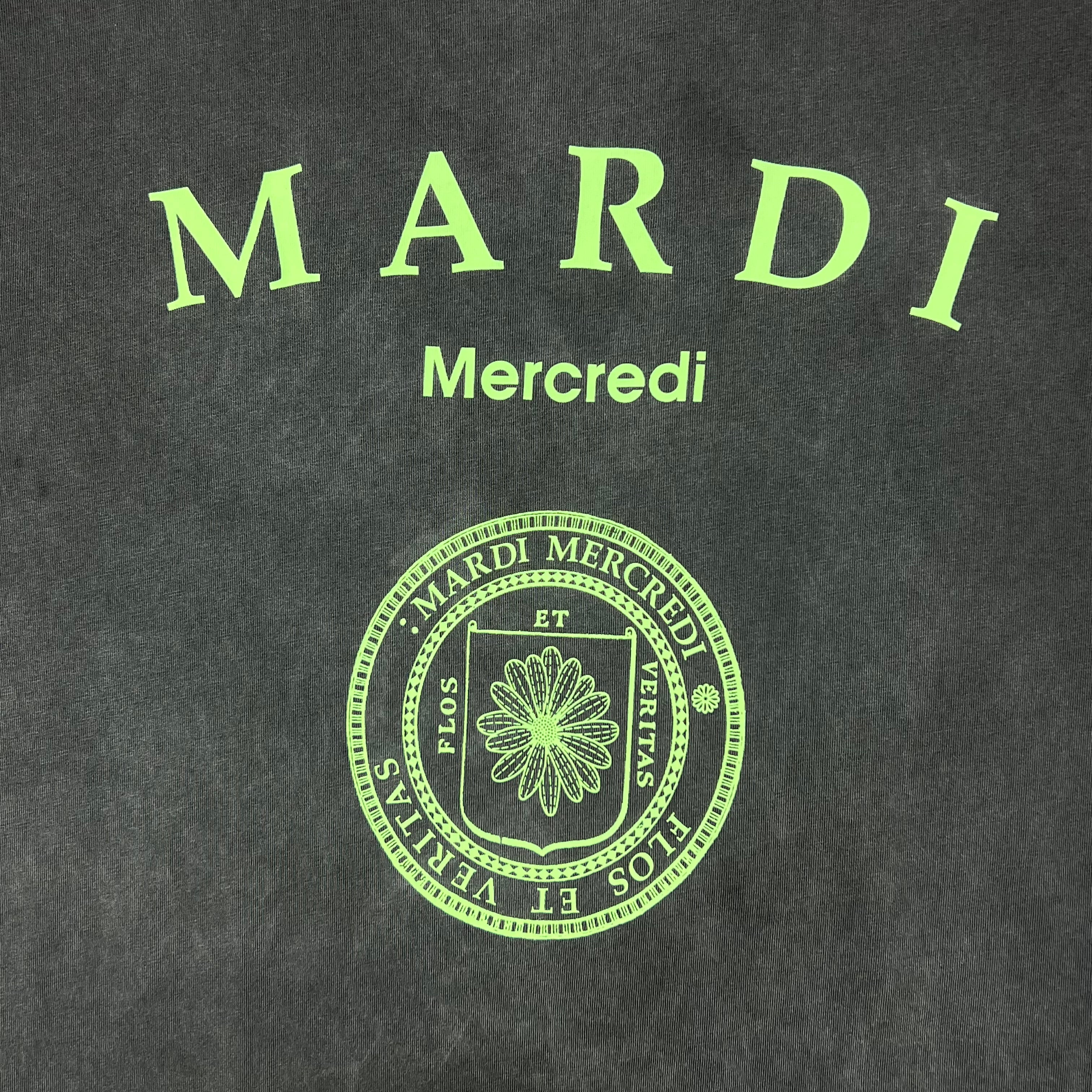 MARDI MERCREDI "BADGE LETTER" TEE