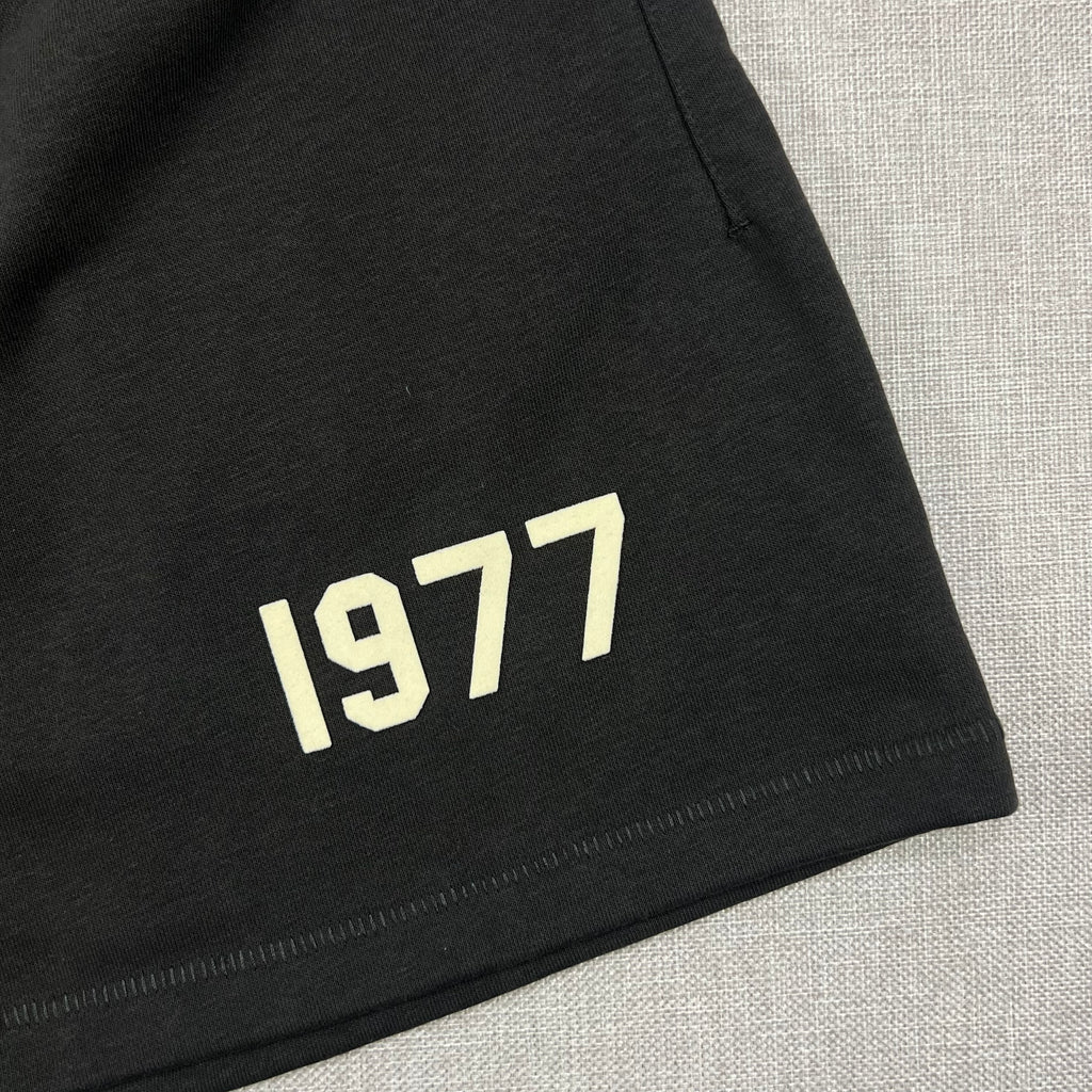 FOG ESSENTIALS "1977" SHORTS