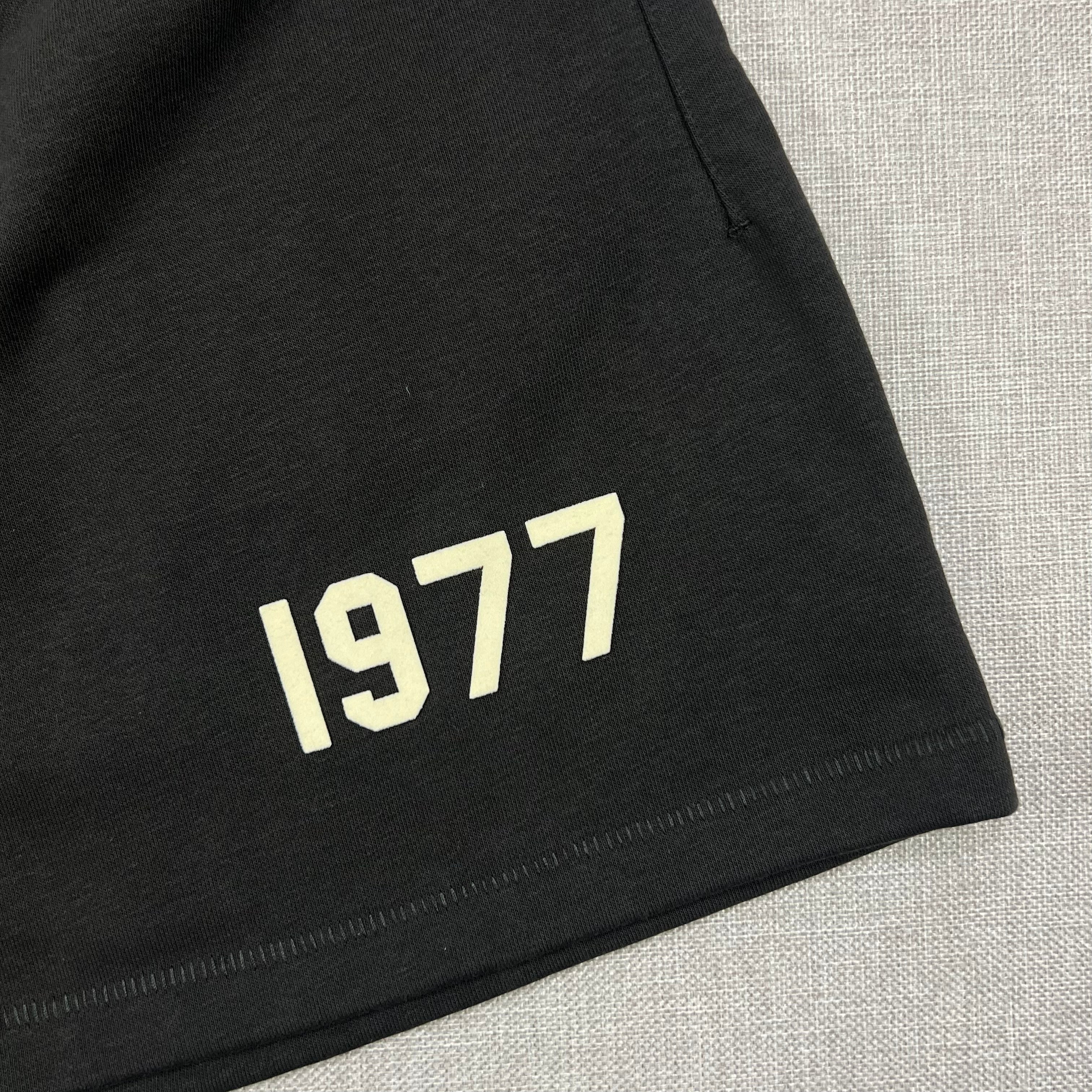 FOG ESSENTIALS "1977" SHORTS