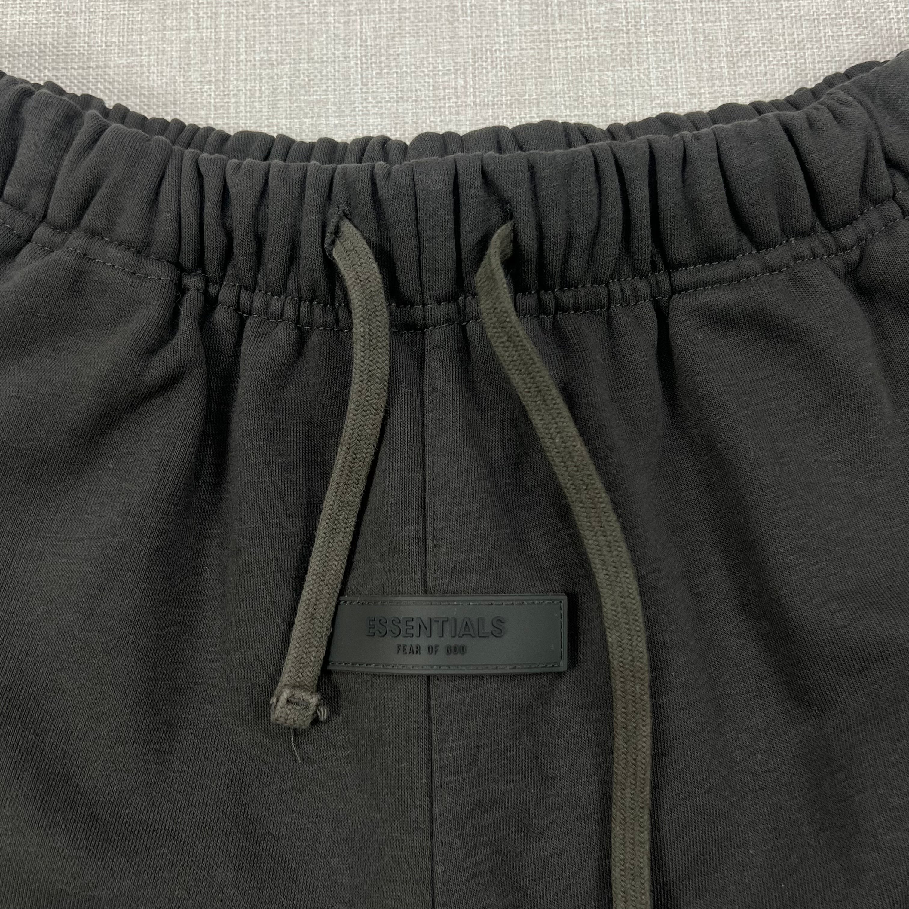 FOG ESSENTIALS "1977" SHORTS