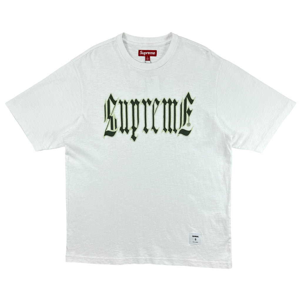 SUPREME OLD ENGLISH TEE