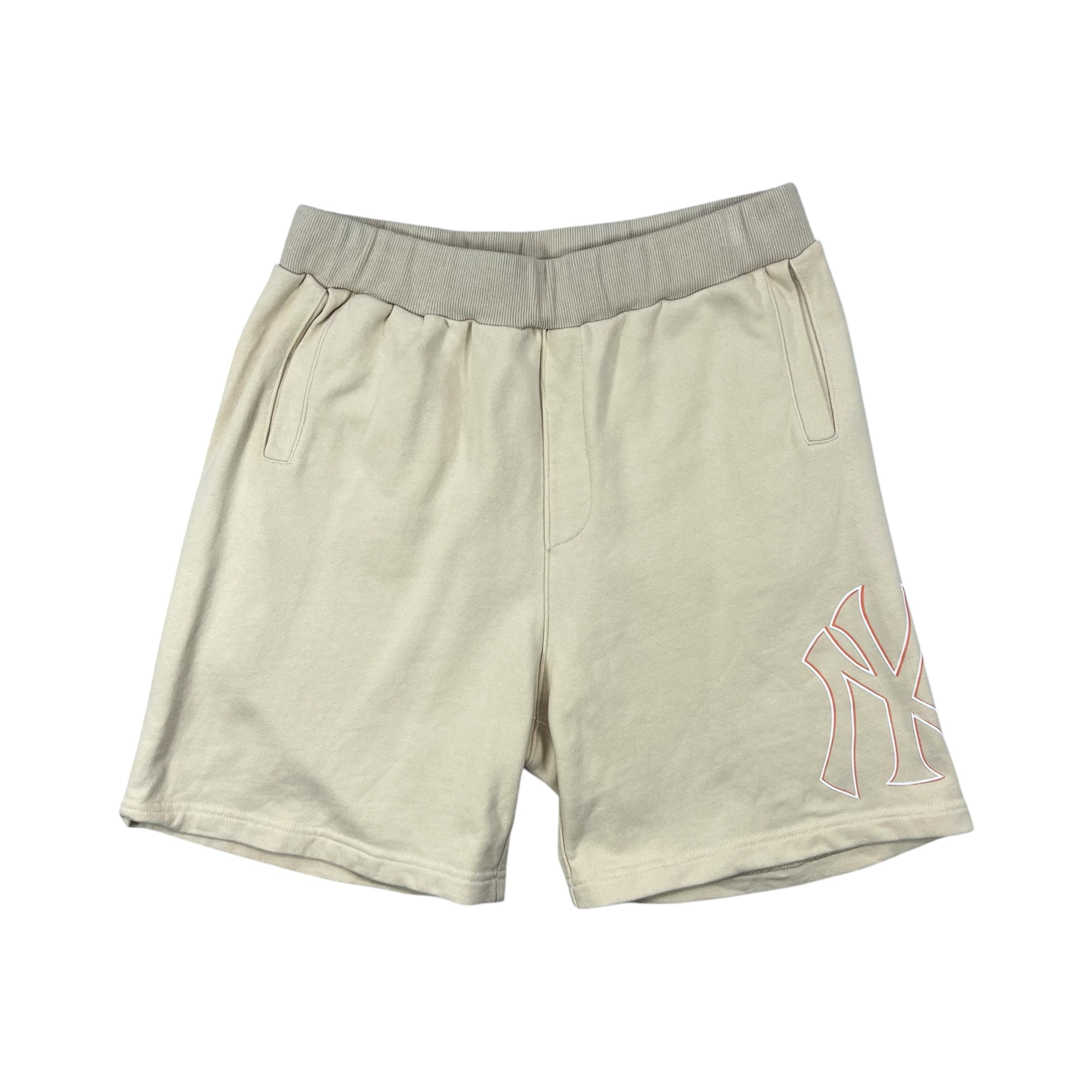 CREAM-COLORED MLB NEW YORK YANKEES LIFESTYLE SHORTS
